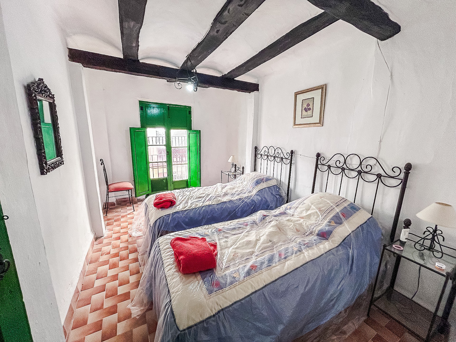 Resale - 4 Bedroom 2 Bathroom Townhouse in Onil -  - Alicante