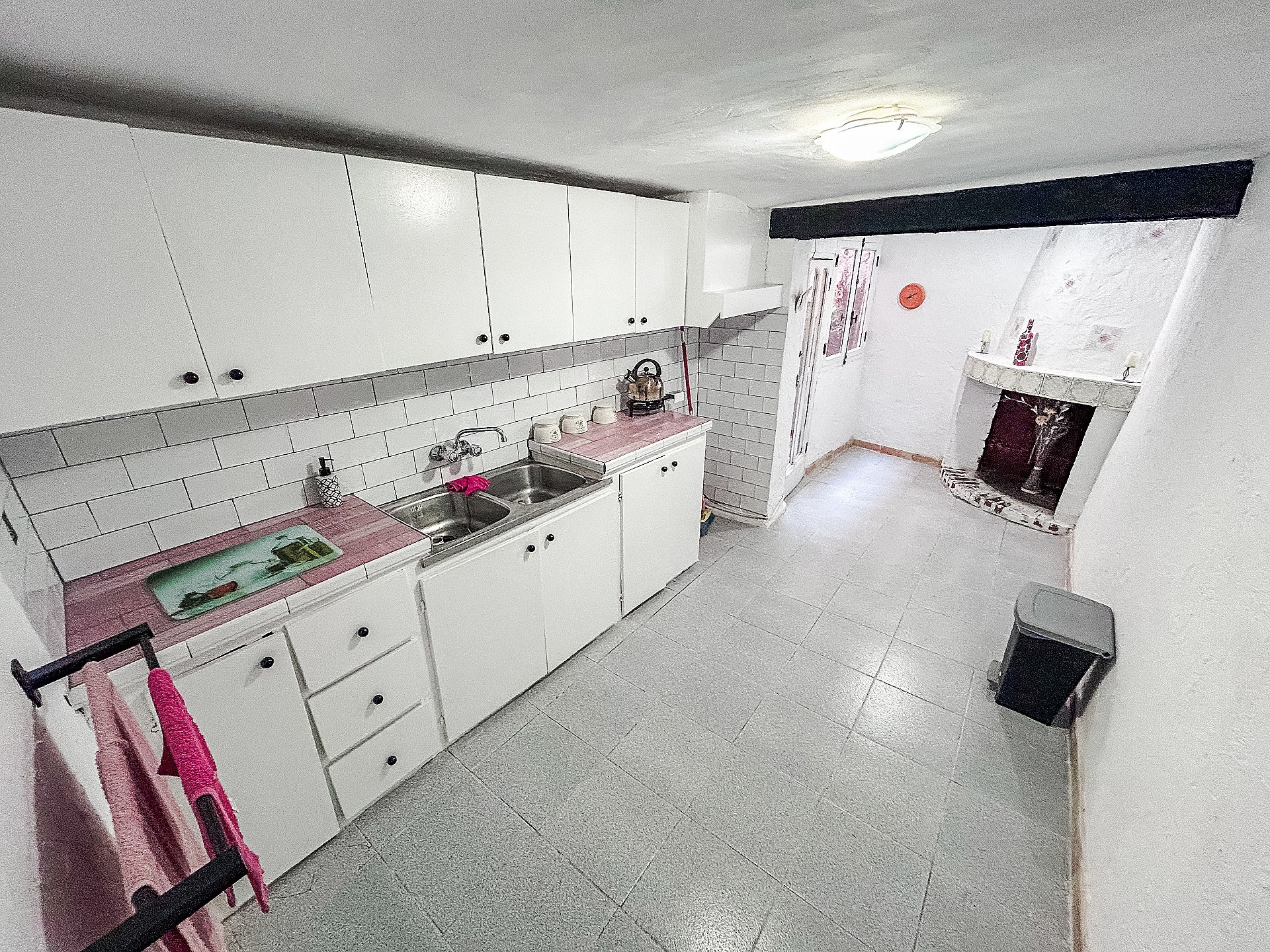 Resale - 4 Bedroom 2 Bathroom Townhouse in Onil -  - Alicante