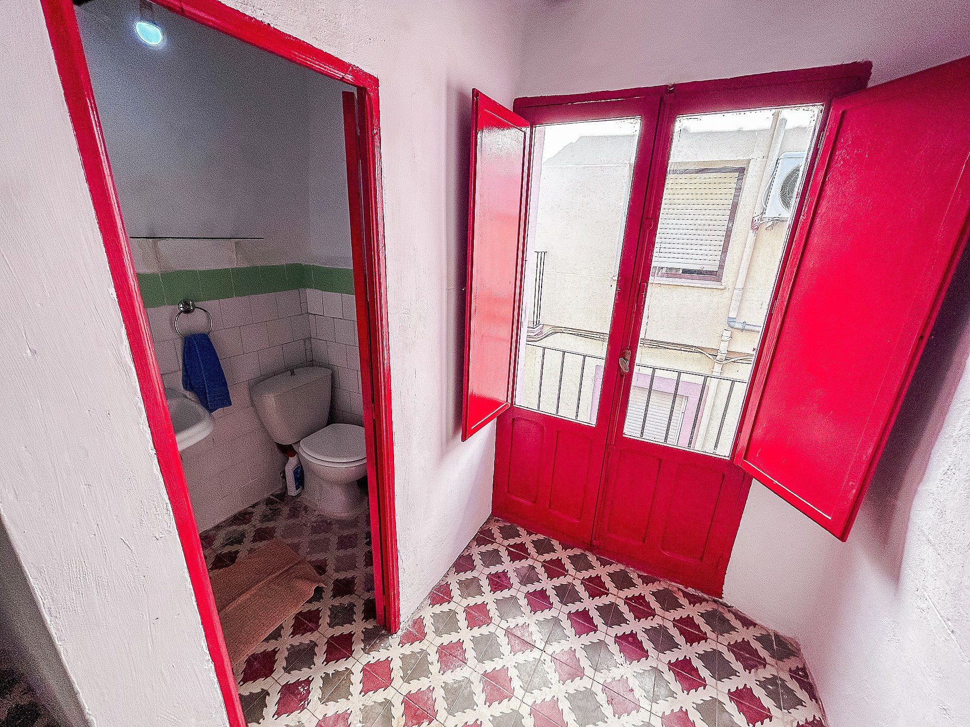 Resale - 4 Bedroom 2 Bathroom Townhouse in Onil -  - Alicante