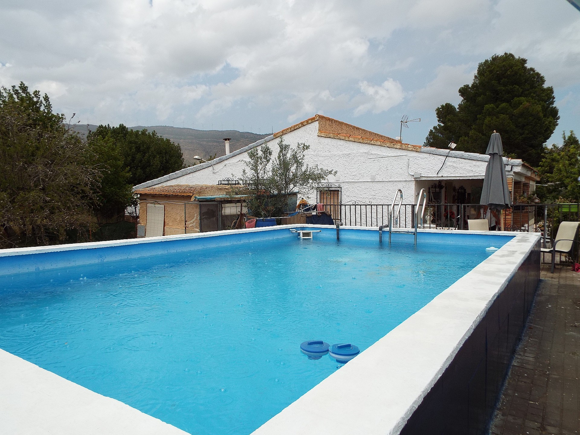 Resale - 3 Bedroom 3 Bathroom Villa in Caudete -  - Albacete