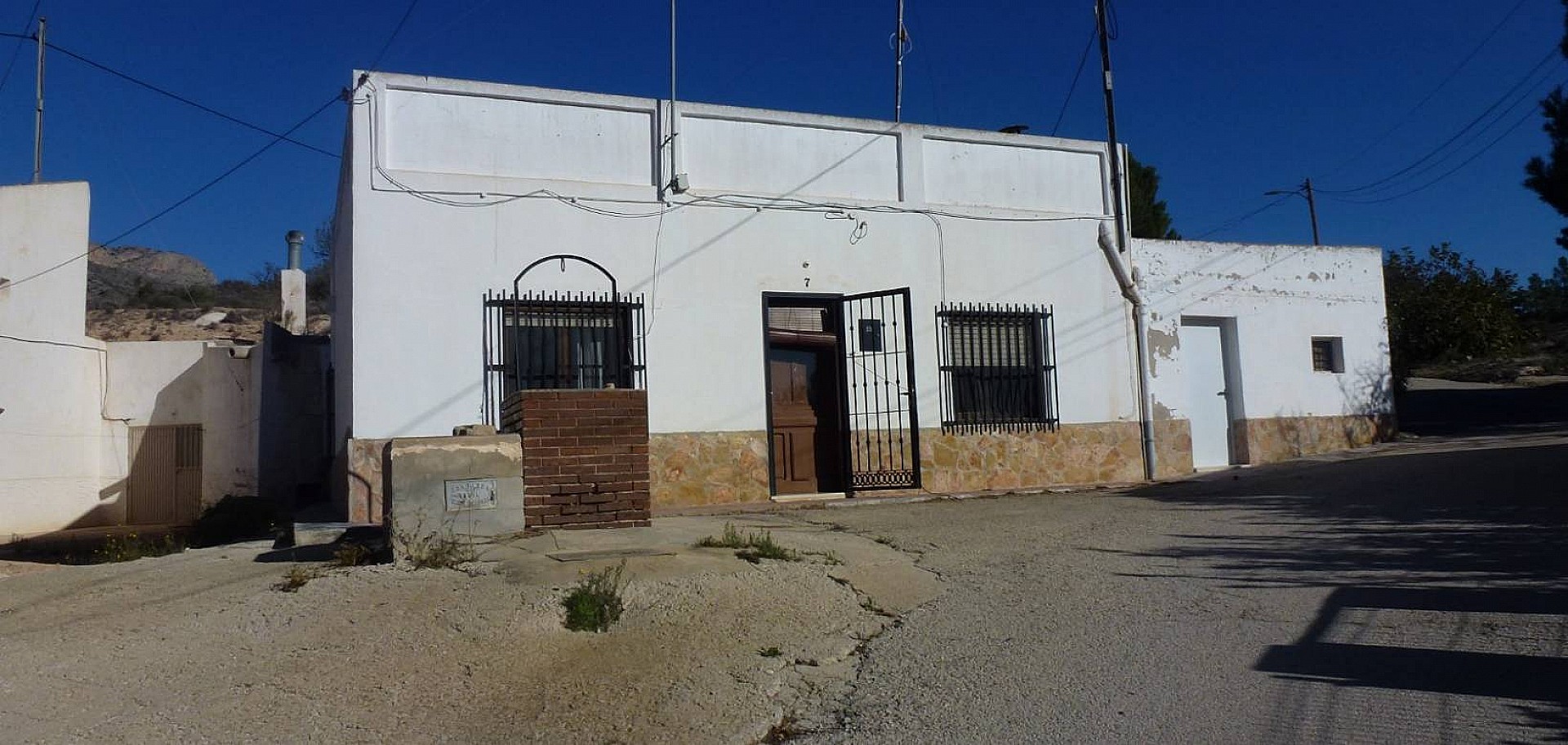 3 Bedroom 1 Bathroom Cave House in Canalosa