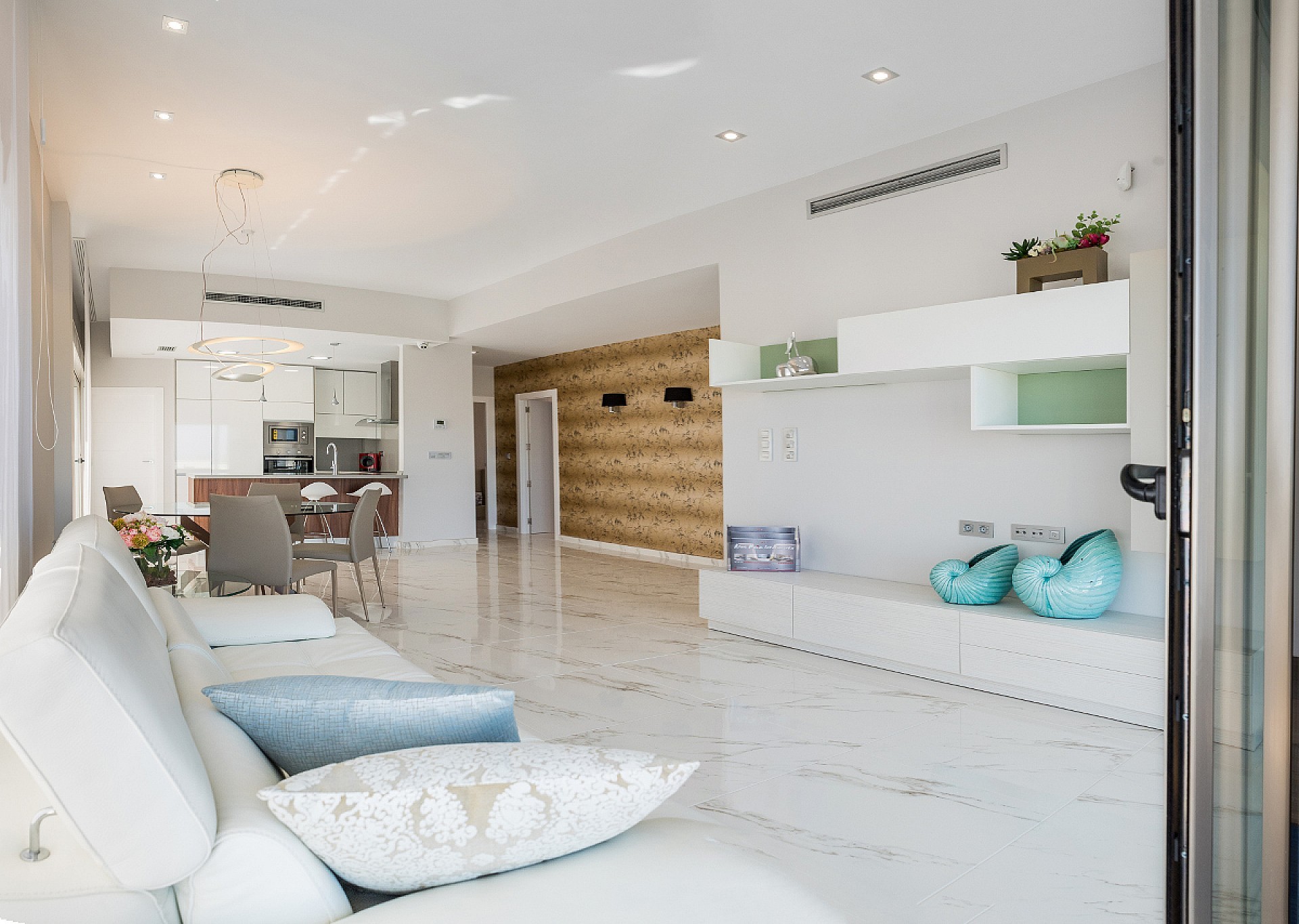 Sold - 3 Bedroom 2 Bathroom Villa in Villamartin -  - Alicante