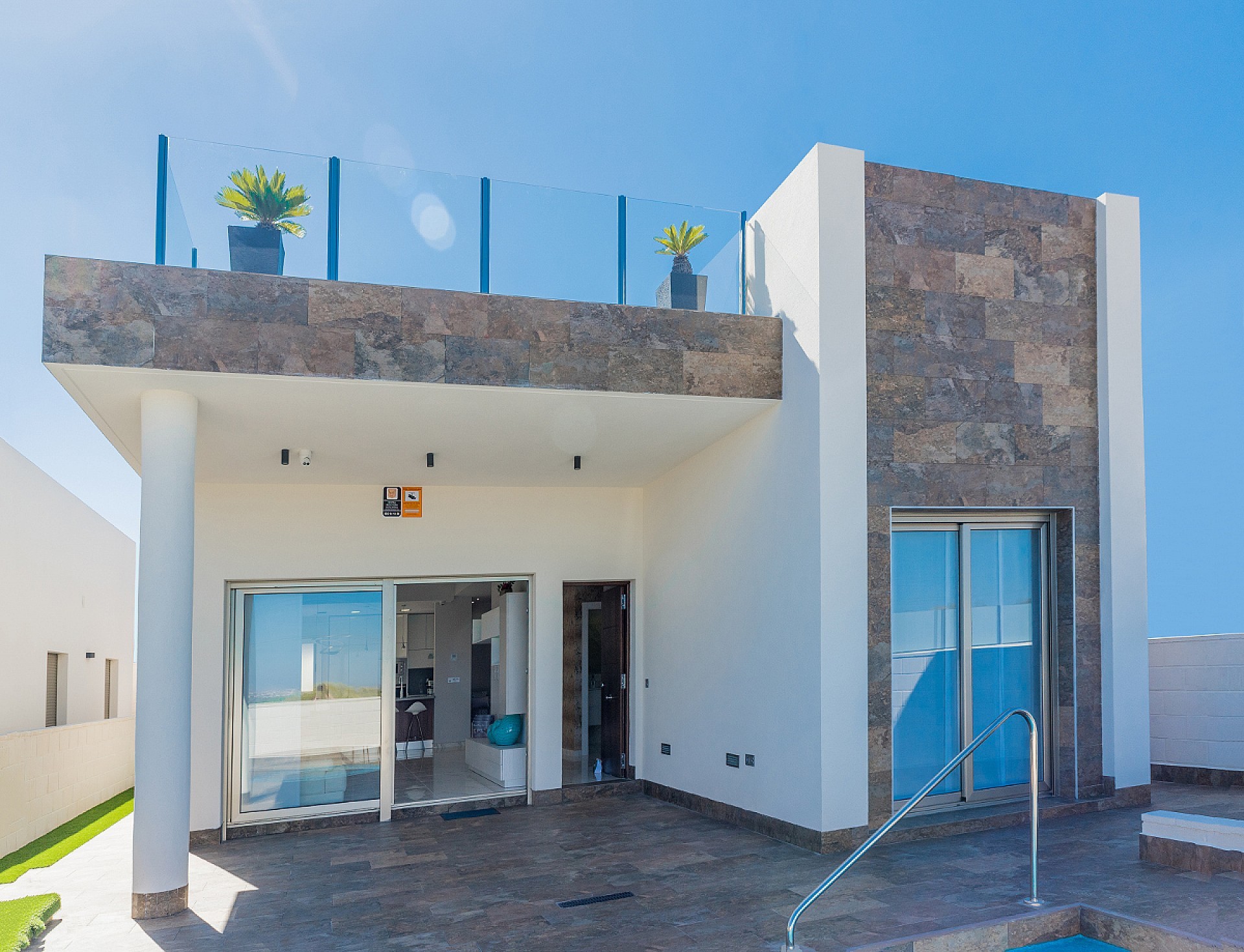 Sold - 3 Bedroom 2 Bathroom Villa in Villamartin -  - Alicante