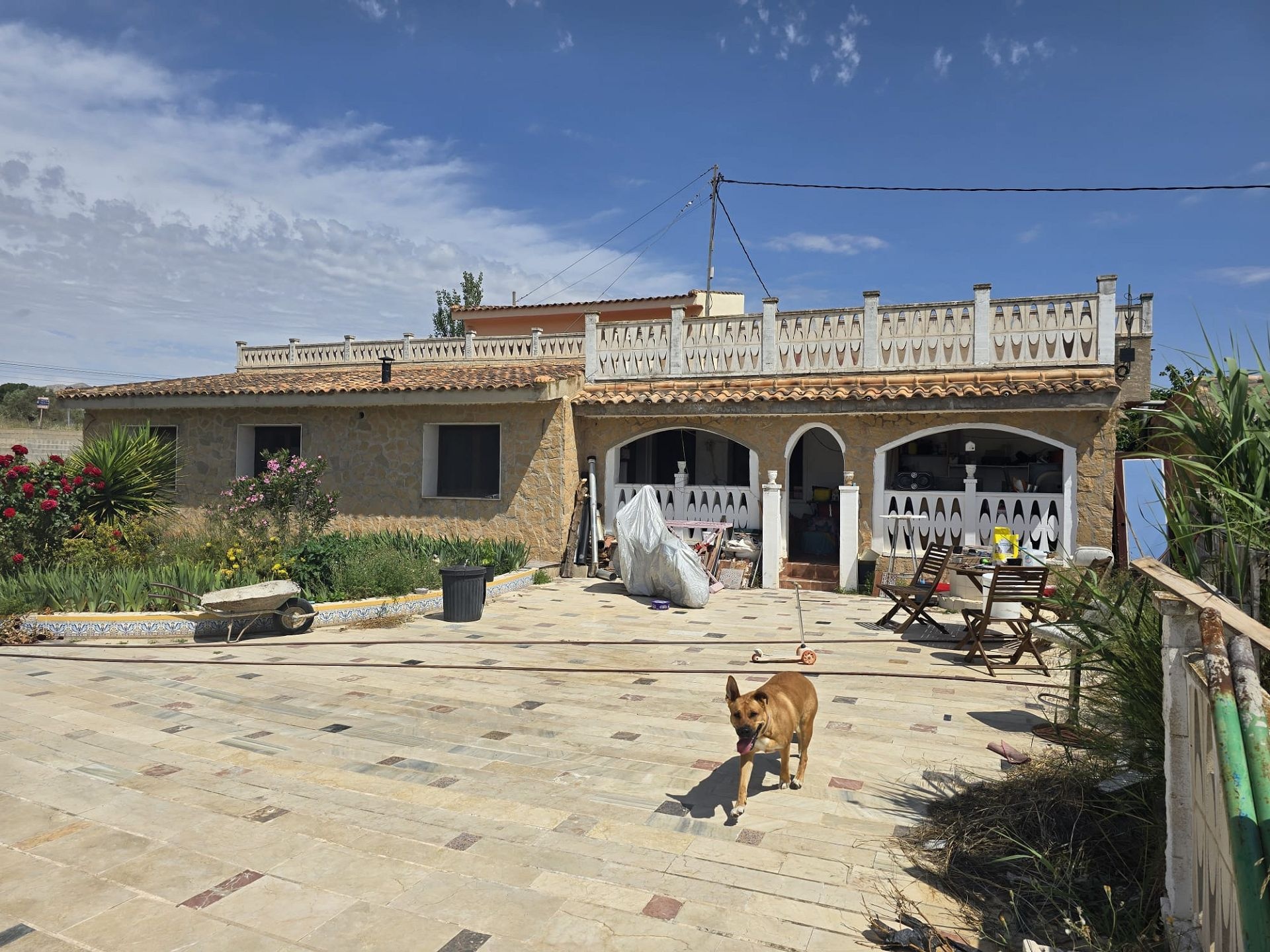 Resale - 6 Bedroom 3 Bathroom Villa in Sax -  - Alicante