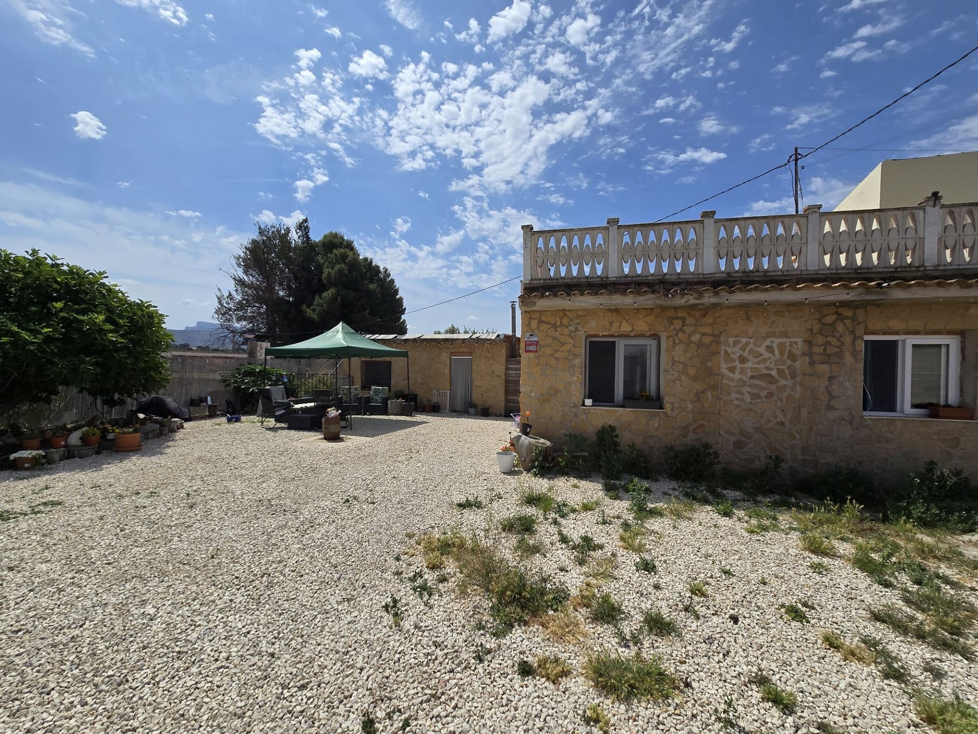 Resale - 6 Bedroom 3 Bathroom Villa in Sax -  - Alicante