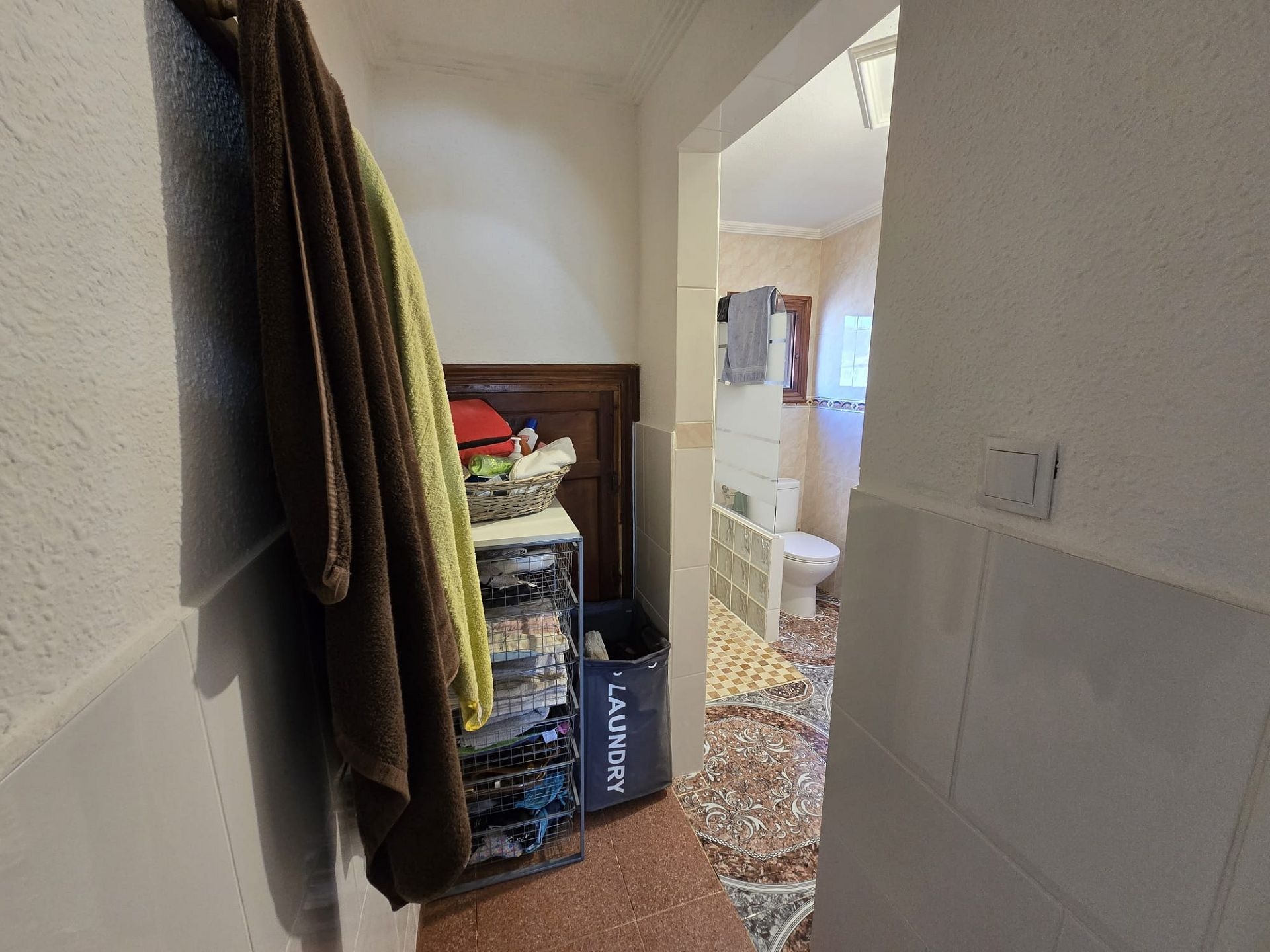 Resale - 6 Bedroom 3 Bathroom Villa in Sax -  - Alicante