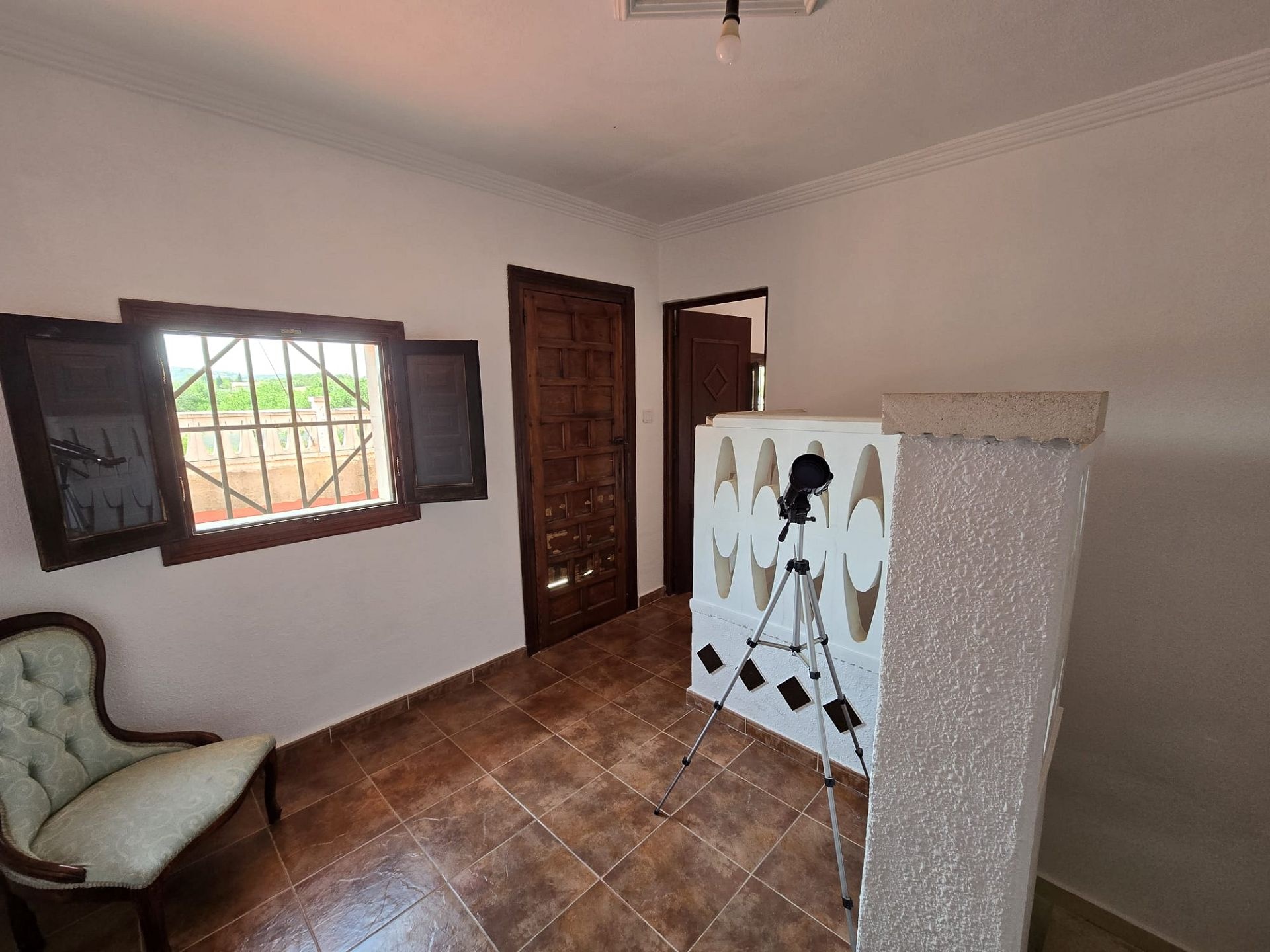 Resale - 6 Bedroom 3 Bathroom Villa in Sax -  - Alicante