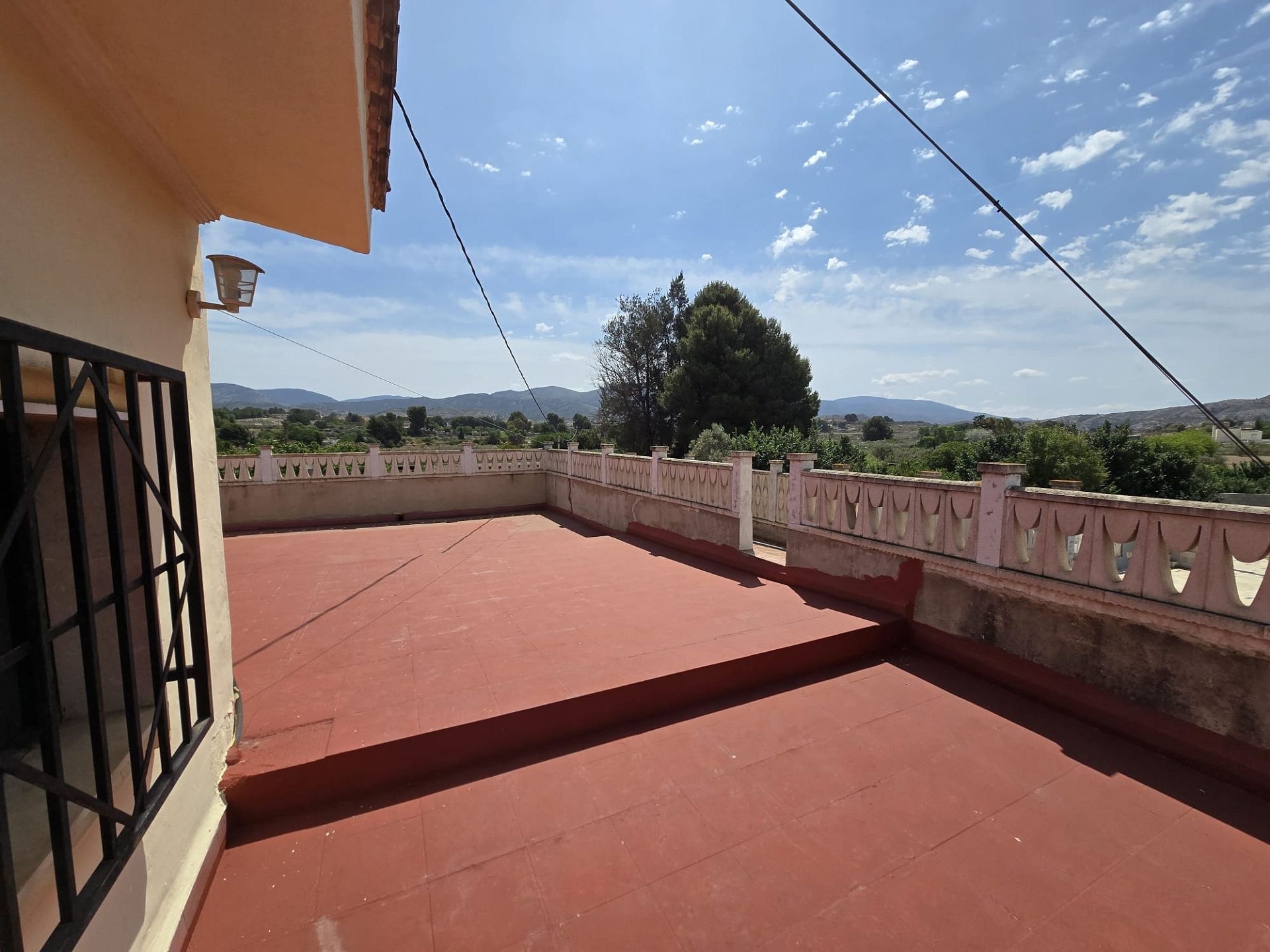Resale - 6 Bedroom 3 Bathroom Villa in Sax -  - Alicante
