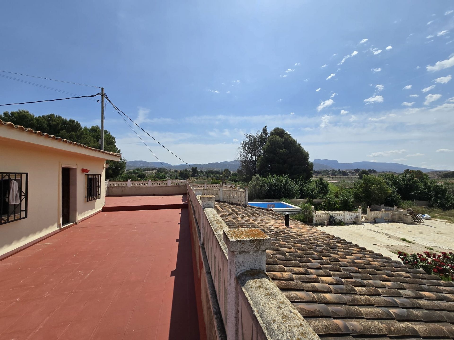 Resale - 6 Bedroom 3 Bathroom Villa in Sax -  - Alicante