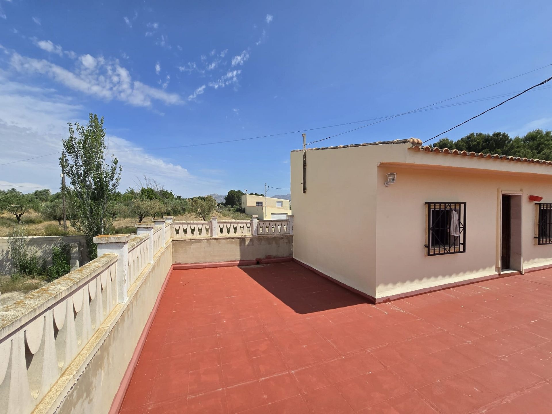 Resale - 6 Bedroom 3 Bathroom Villa in Sax -  - Alicante