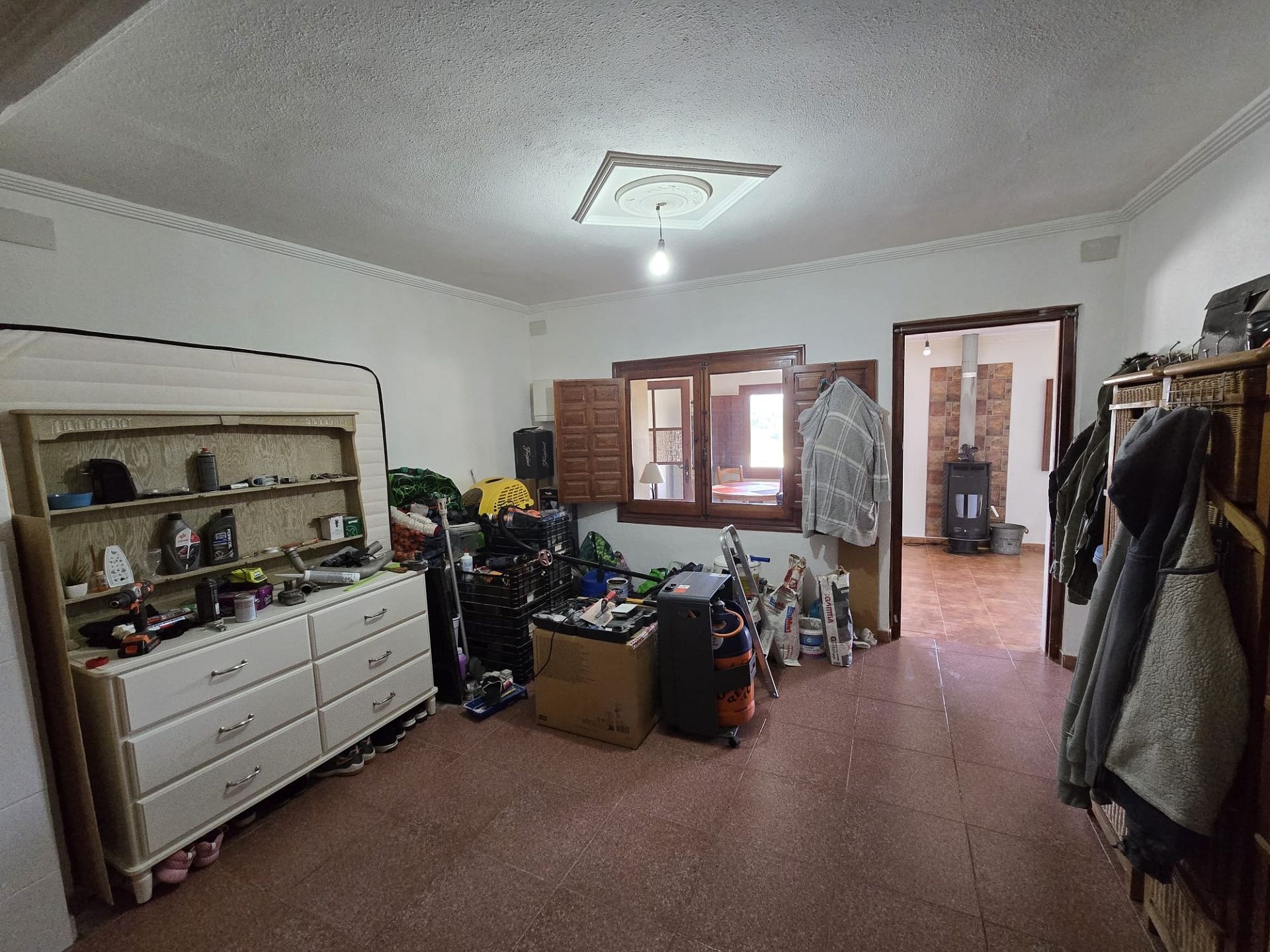 Resale - 6 Bedroom 3 Bathroom Villa in Sax -  - Alicante