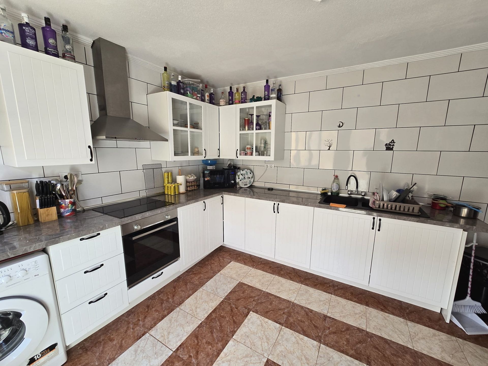 Resale - 6 Bedroom 3 Bathroom Villa in Sax -  - Alicante