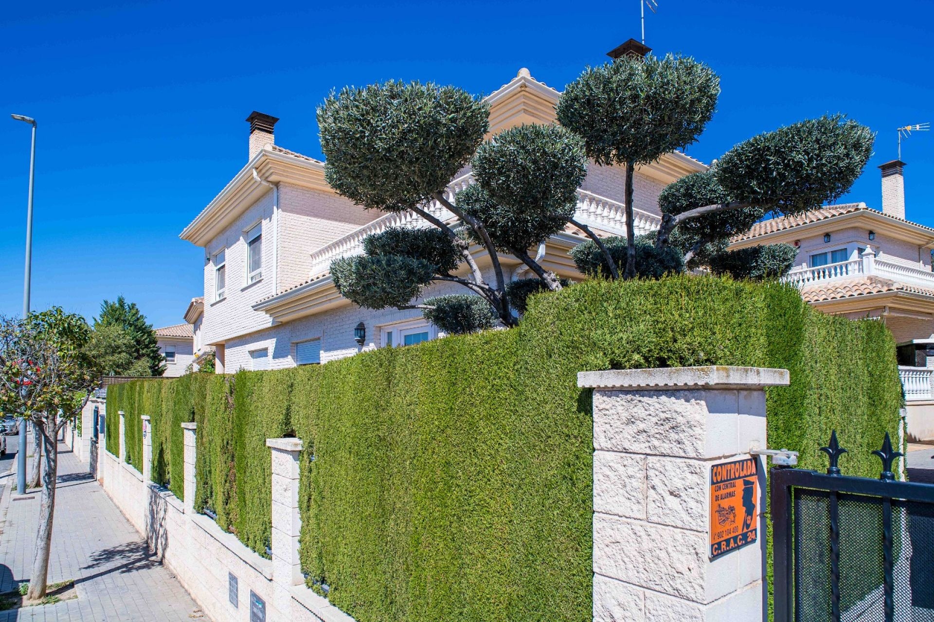 Resale - 3 Bedroom 2 Bathroom Villa in Elda -  - Alicante