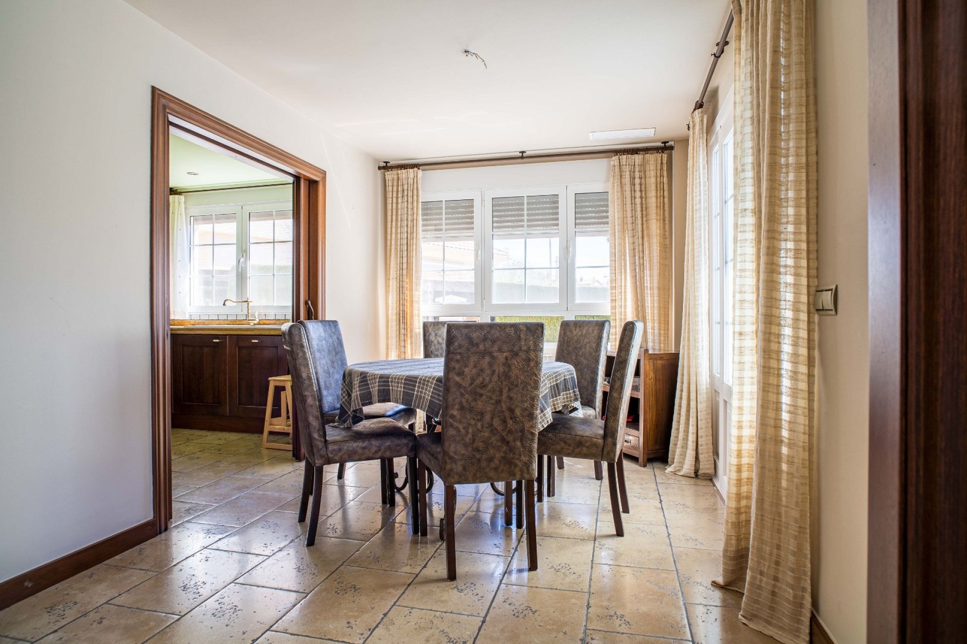 Resale - 3 Bedroom 2 Bathroom Villa in Elda -  - Alicante