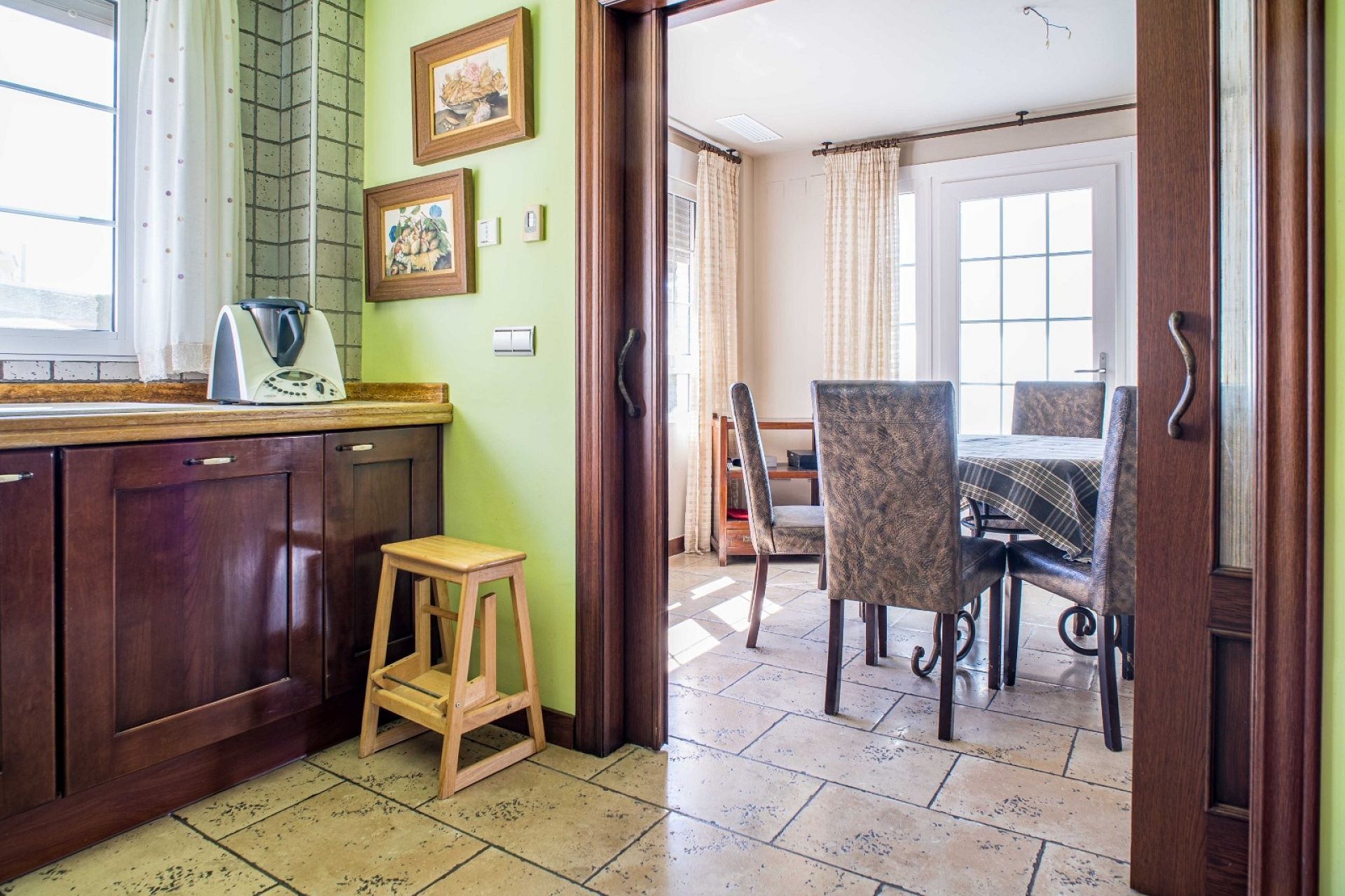Resale - 3 Bedroom 2 Bathroom Villa in Elda -  - Alicante