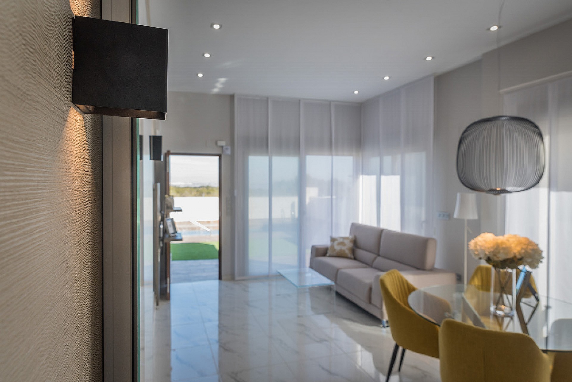 Resale - 3 Bedroom 2 Bathroom Villa in Villamartin -  - Alicante