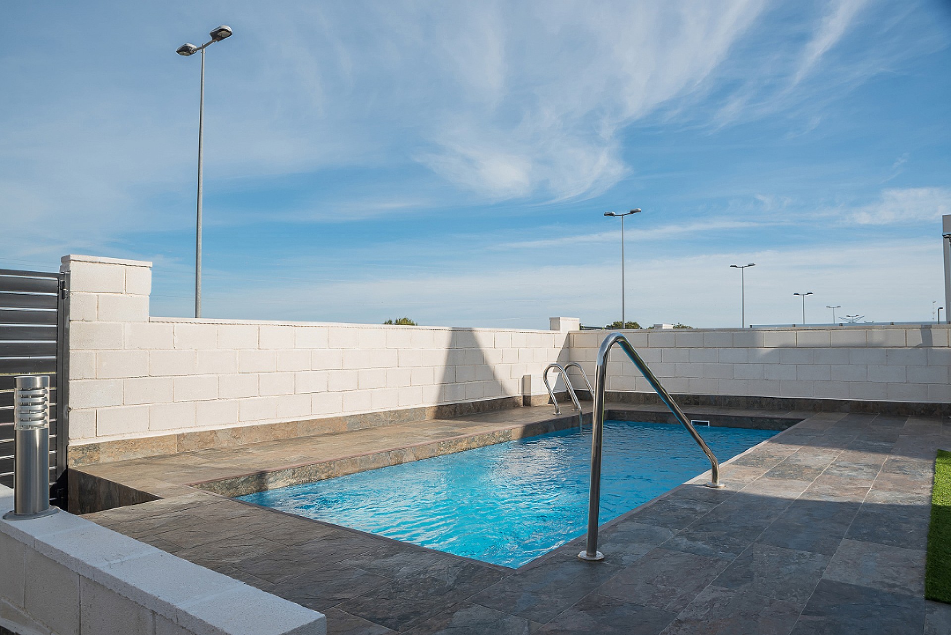 Resale - 3 Bedroom 2 Bathroom Villa in Villamartin -  - Alicante