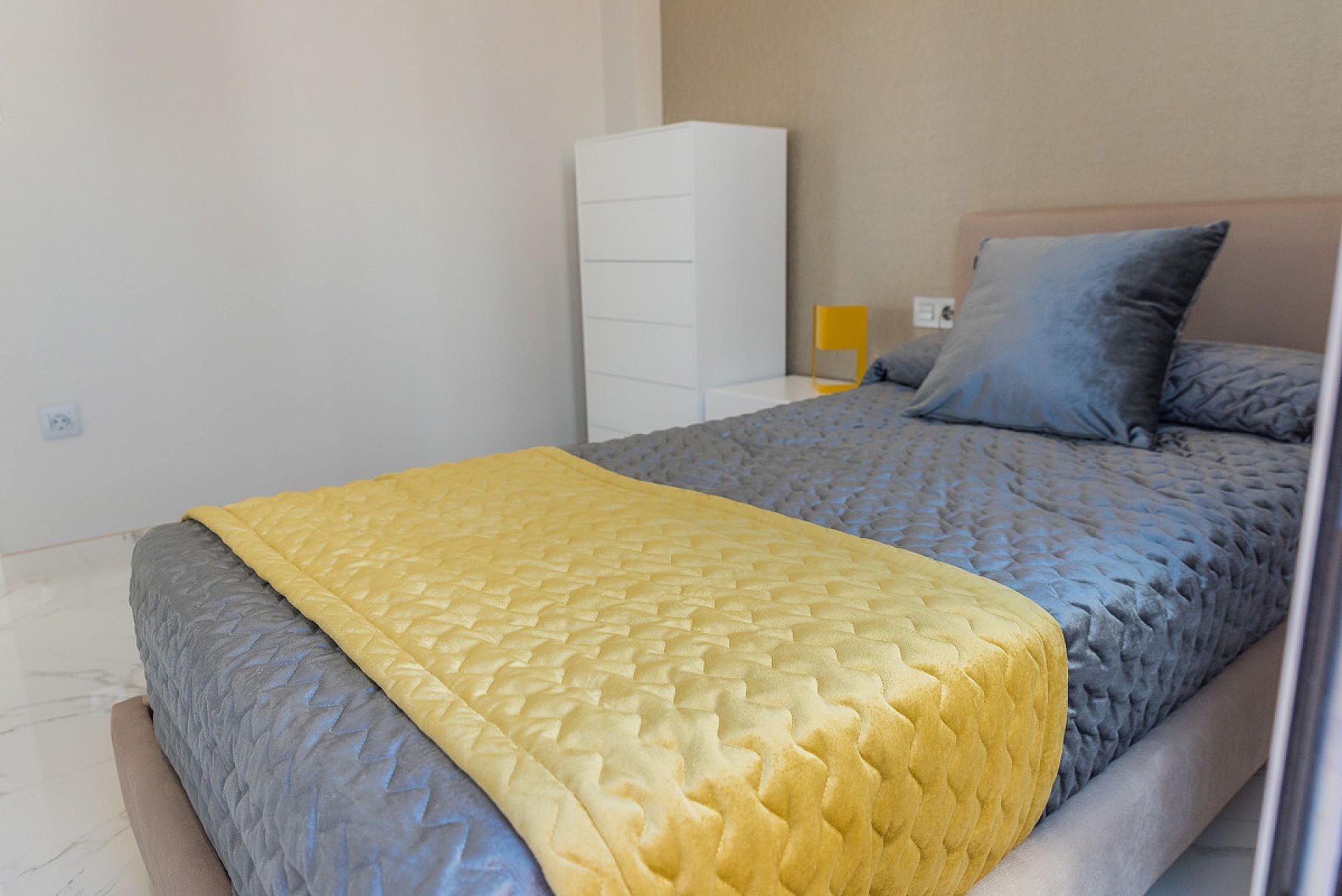 Resale - 3 Bedroom 2 Bathroom Villa in Villamartin -  - Alicante