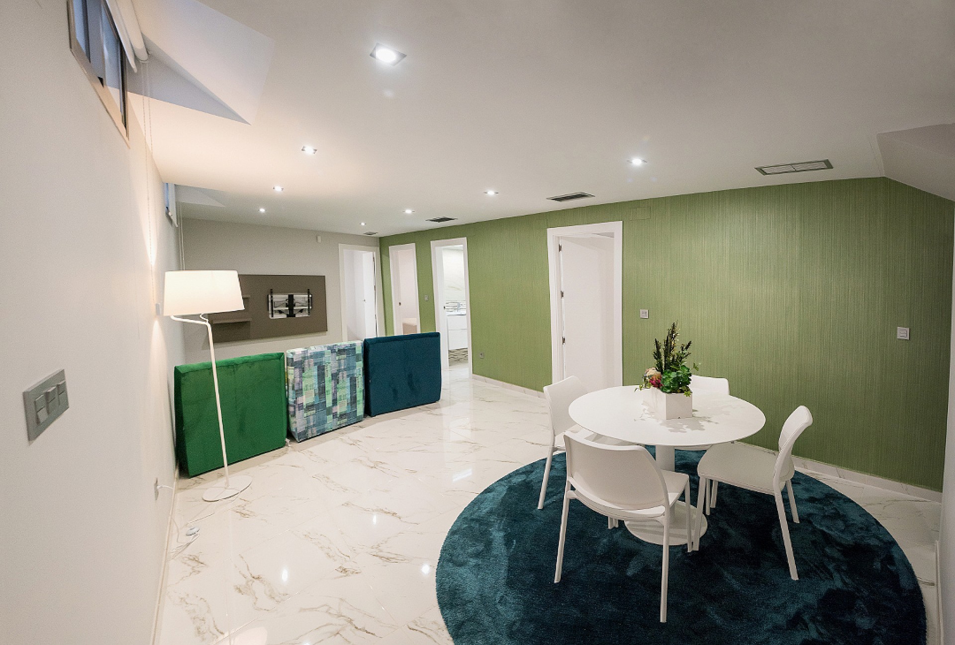 Resale - 3 Bedroom 2 Bathroom Villa in Villamartin -  - Alicante