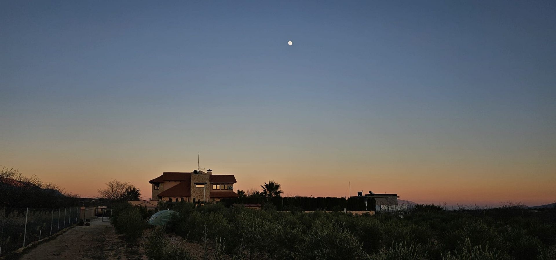 Resale - 5 Bedroom 3 Bathroom Villa in Pinoso -  - Alicante