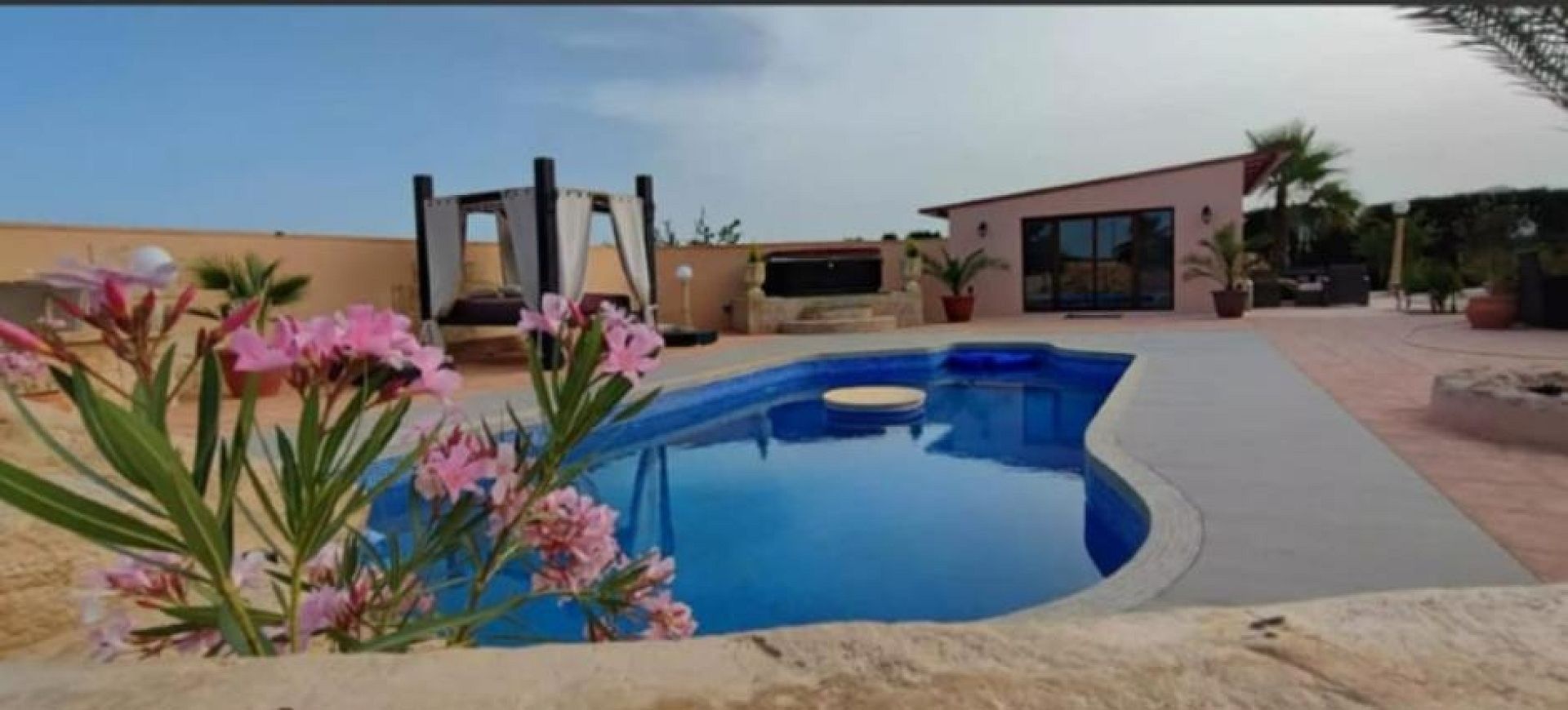 Resale - 5 Bedroom 3 Bathroom Villa in Pinoso -  - Alicante