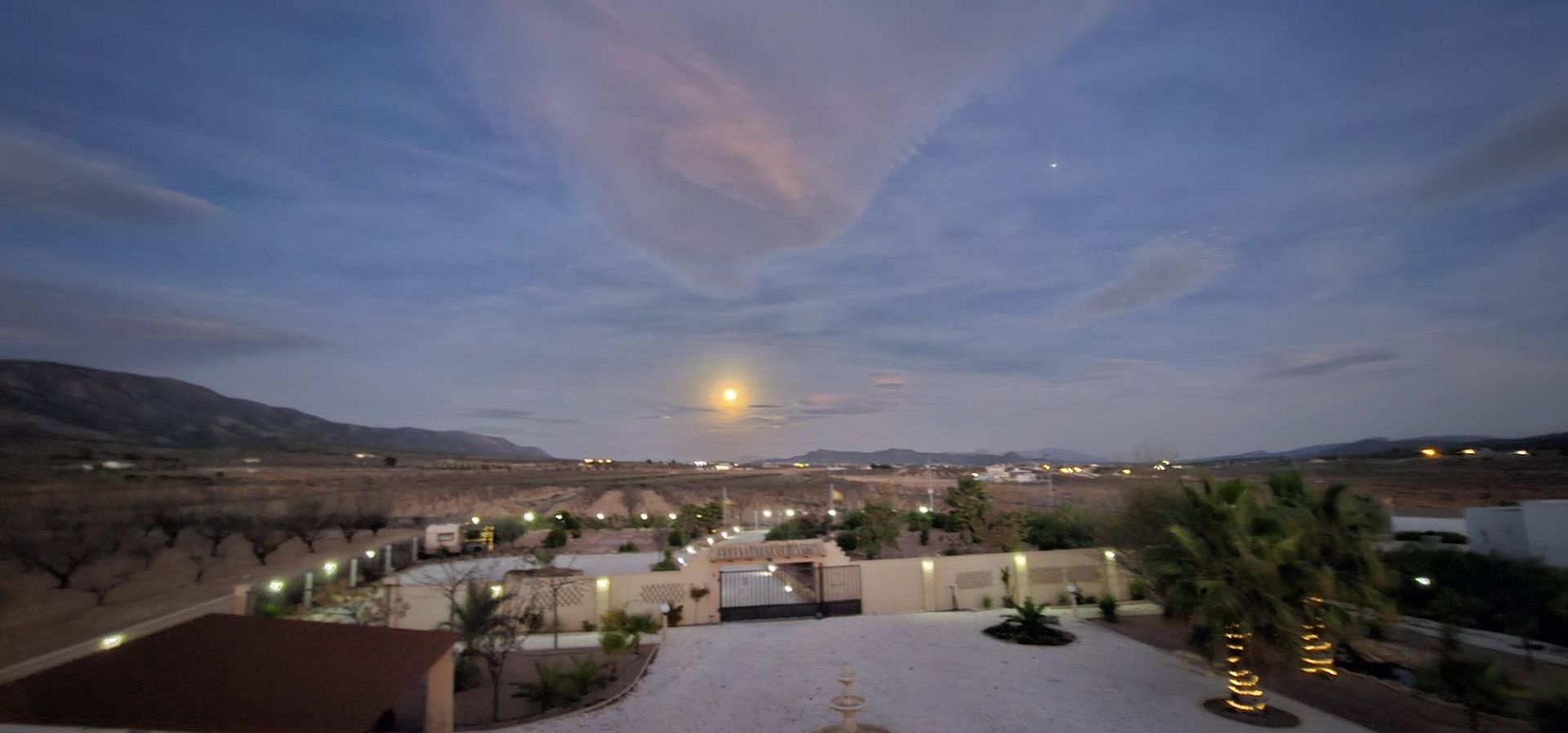 Resale - 5 Bedroom 3 Bathroom Villa in Pinoso -  - Alicante