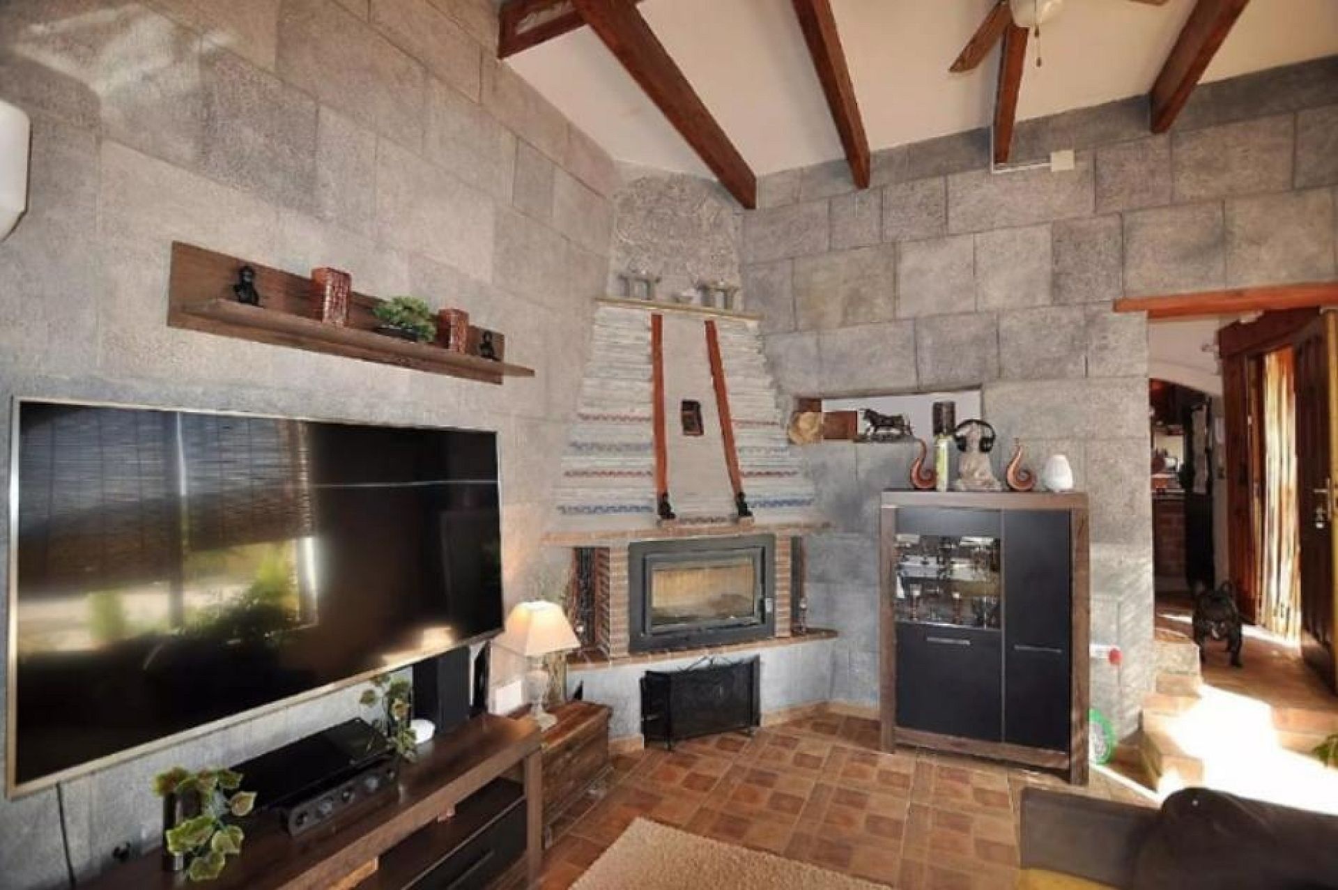 Resale - 5 Bedroom 3 Bathroom Villa in Pinoso -  - Alicante