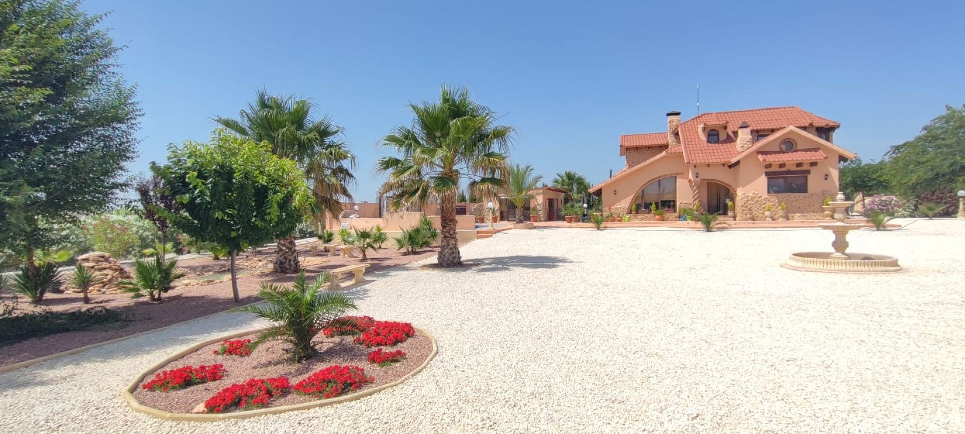 Resale - 5 Bedroom 3 Bathroom Villa in Pinoso -  - Alicante