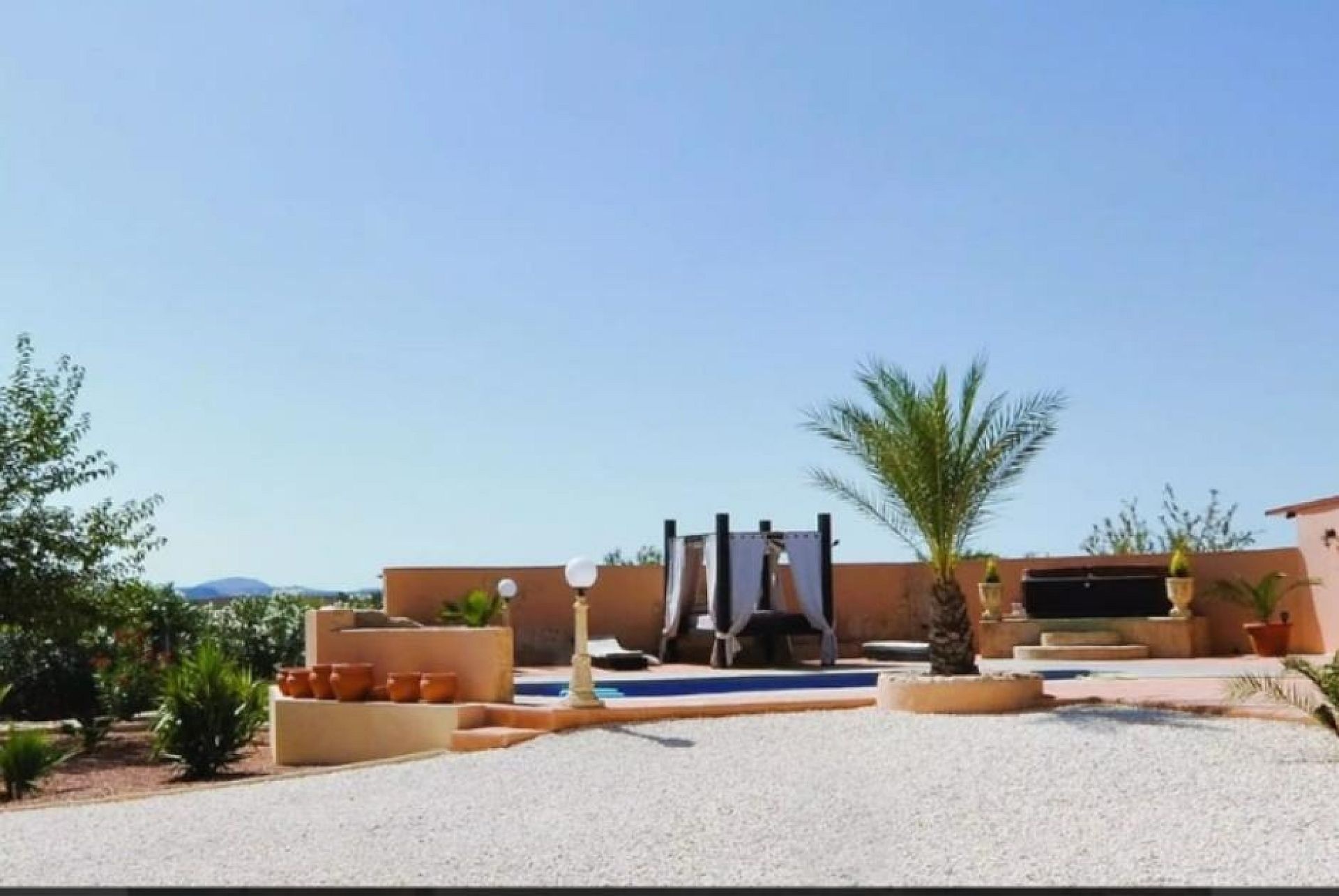 Resale - 5 Bedroom 3 Bathroom Villa in Pinoso -  - Alicante