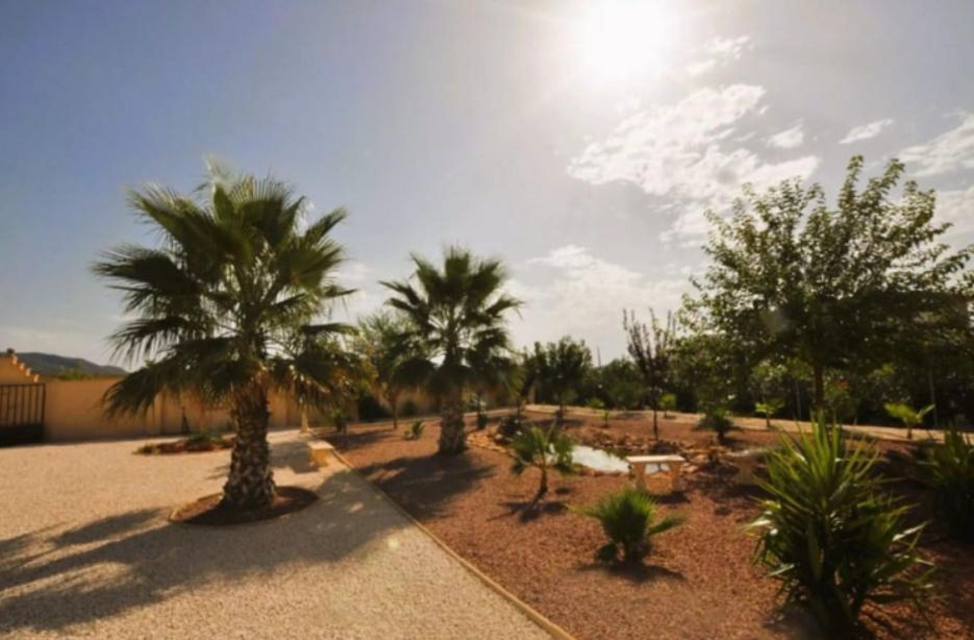 Resale - 5 Bedroom 3 Bathroom Villa in Pinoso -  - Alicante