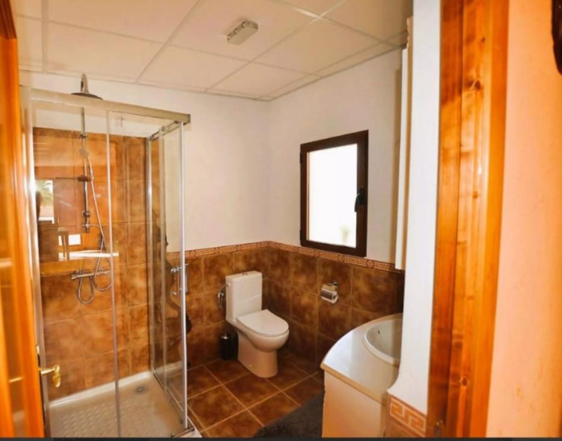 Resale - 5 Bedroom 3 Bathroom Villa in Pinoso -  - Alicante