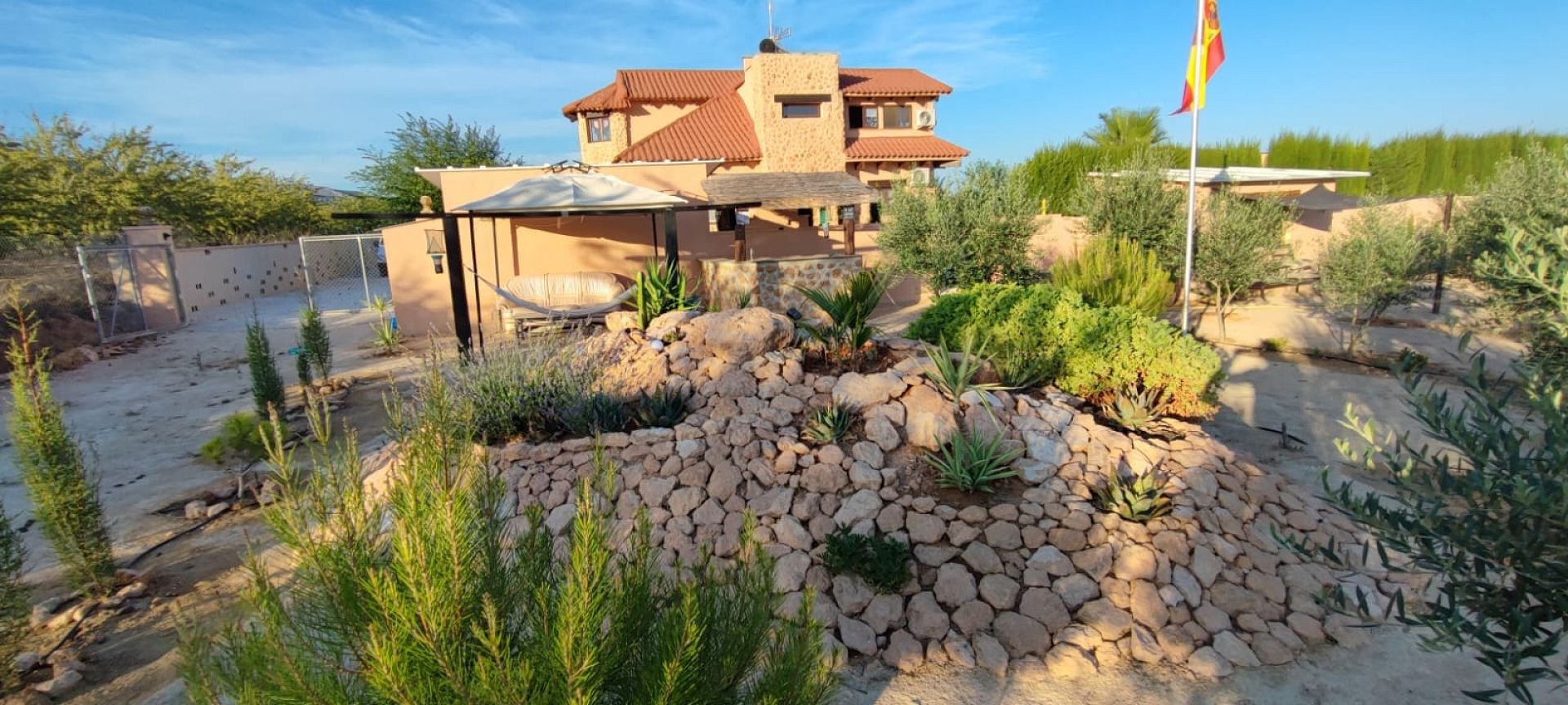 Resale - 5 Bedroom 3 Bathroom Villa in Pinoso -  - Alicante