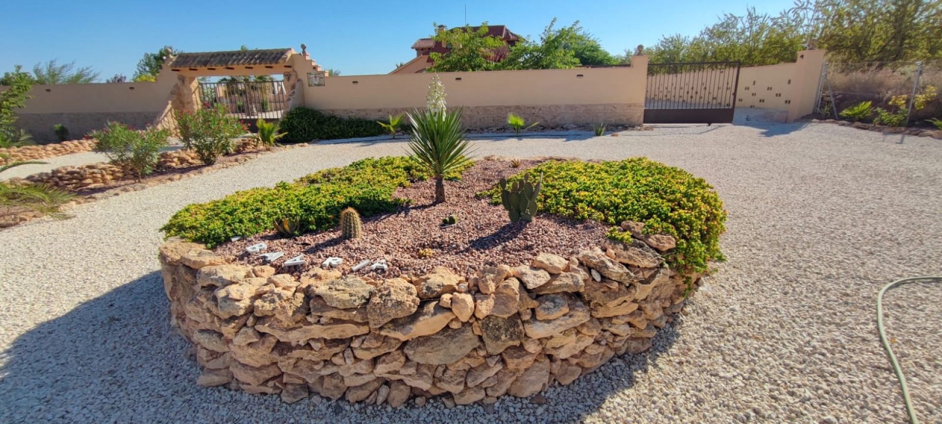 Resale - 5 Bedroom 3 Bathroom Villa in Pinoso -  - Alicante