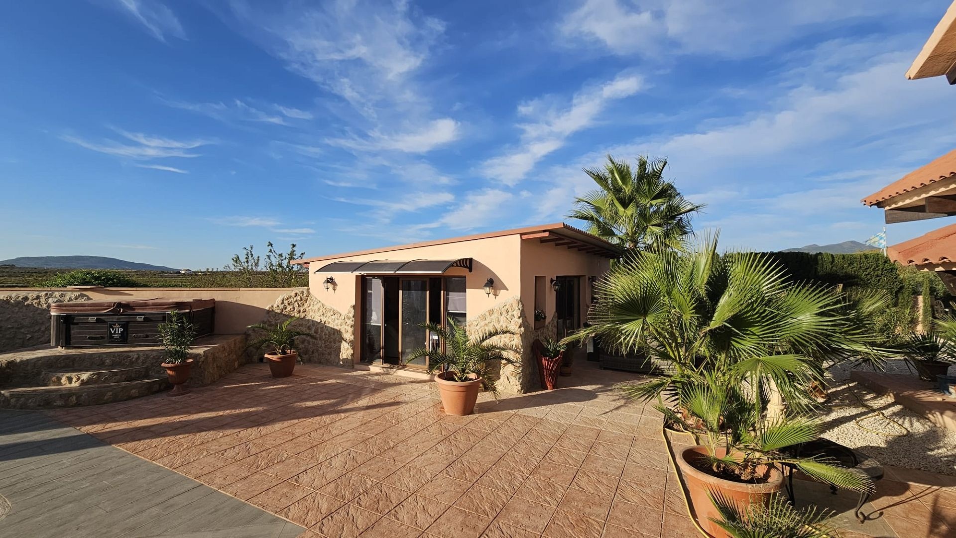 Resale - 5 Bedroom 3 Bathroom Villa in Pinoso -  - Alicante