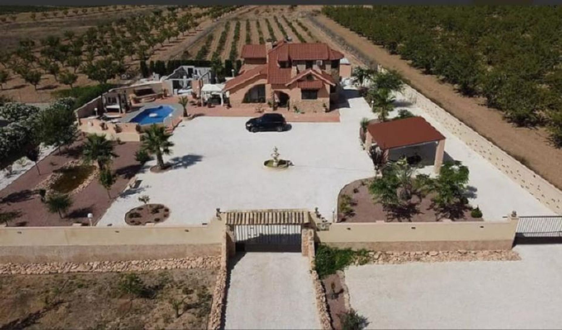 Resale - 5 Bedroom 3 Bathroom Villa in Pinoso -  - Alicante