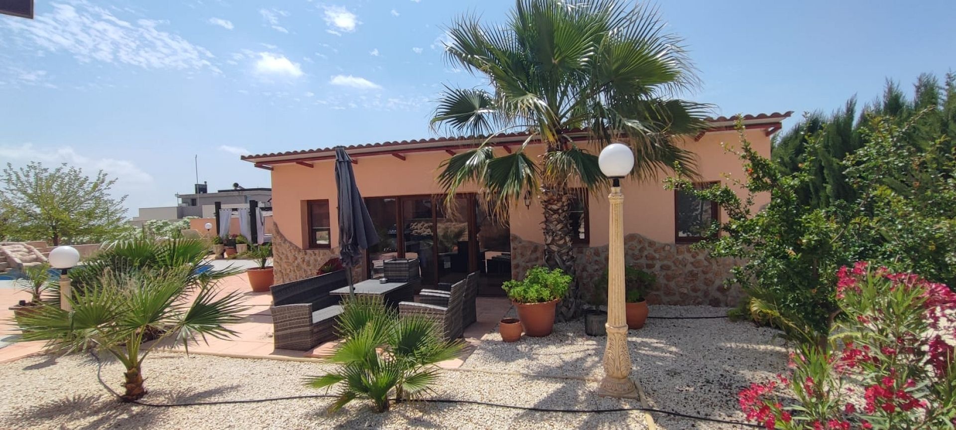 Resale - 5 Bedroom 3 Bathroom Villa in Pinoso -  - Alicante