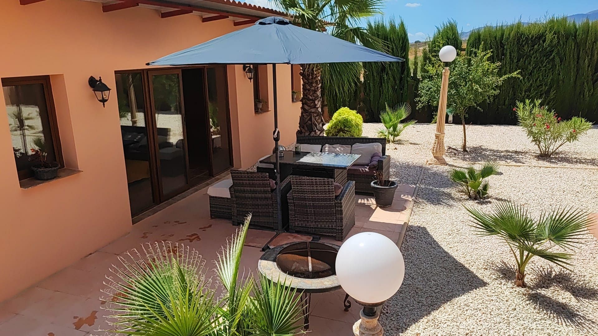 Resale - 5 Bedroom 3 Bathroom Villa in Pinoso -  - Alicante