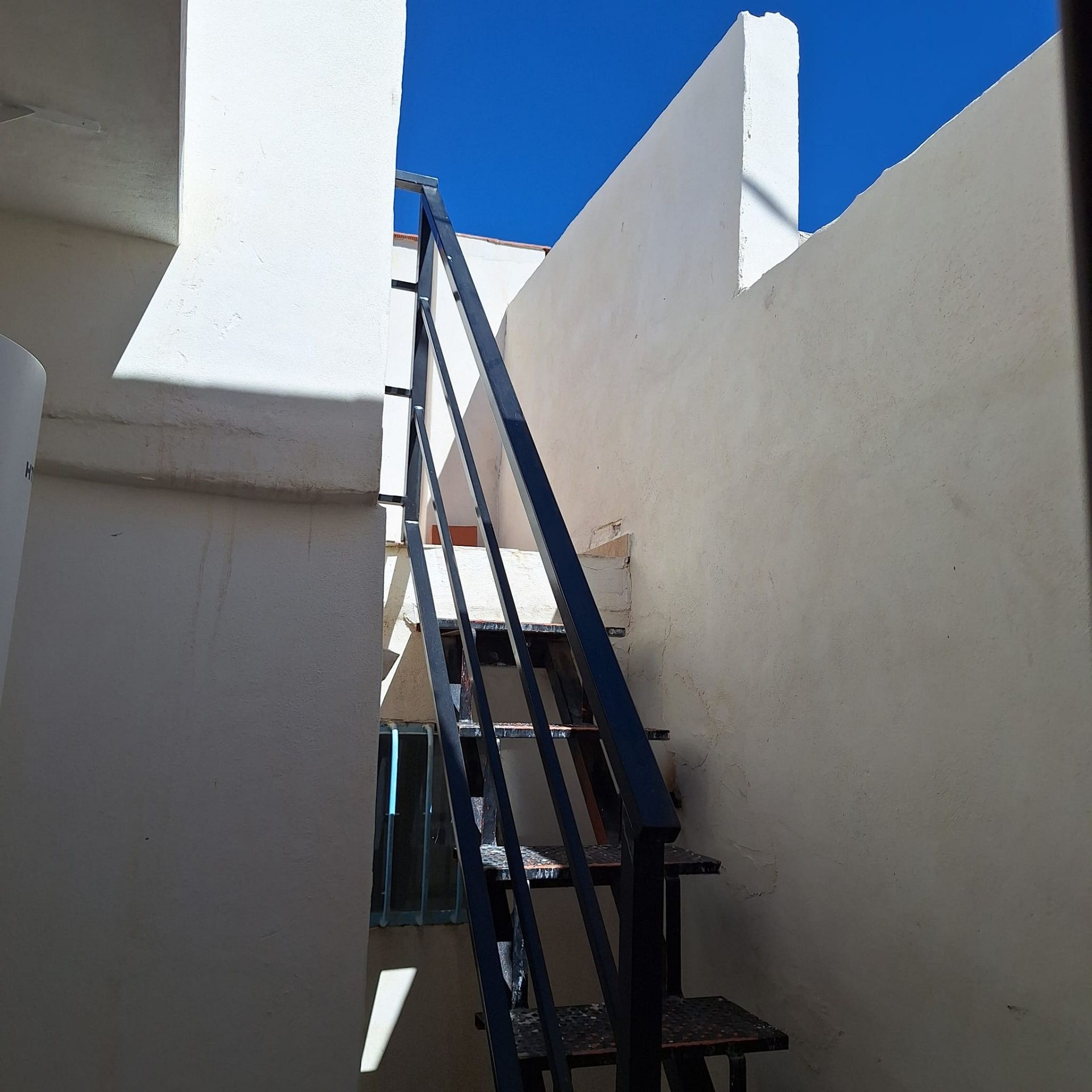 Resale - 2 Bedroom 1 Bathroom Townhouse in Sax -  - Alicante