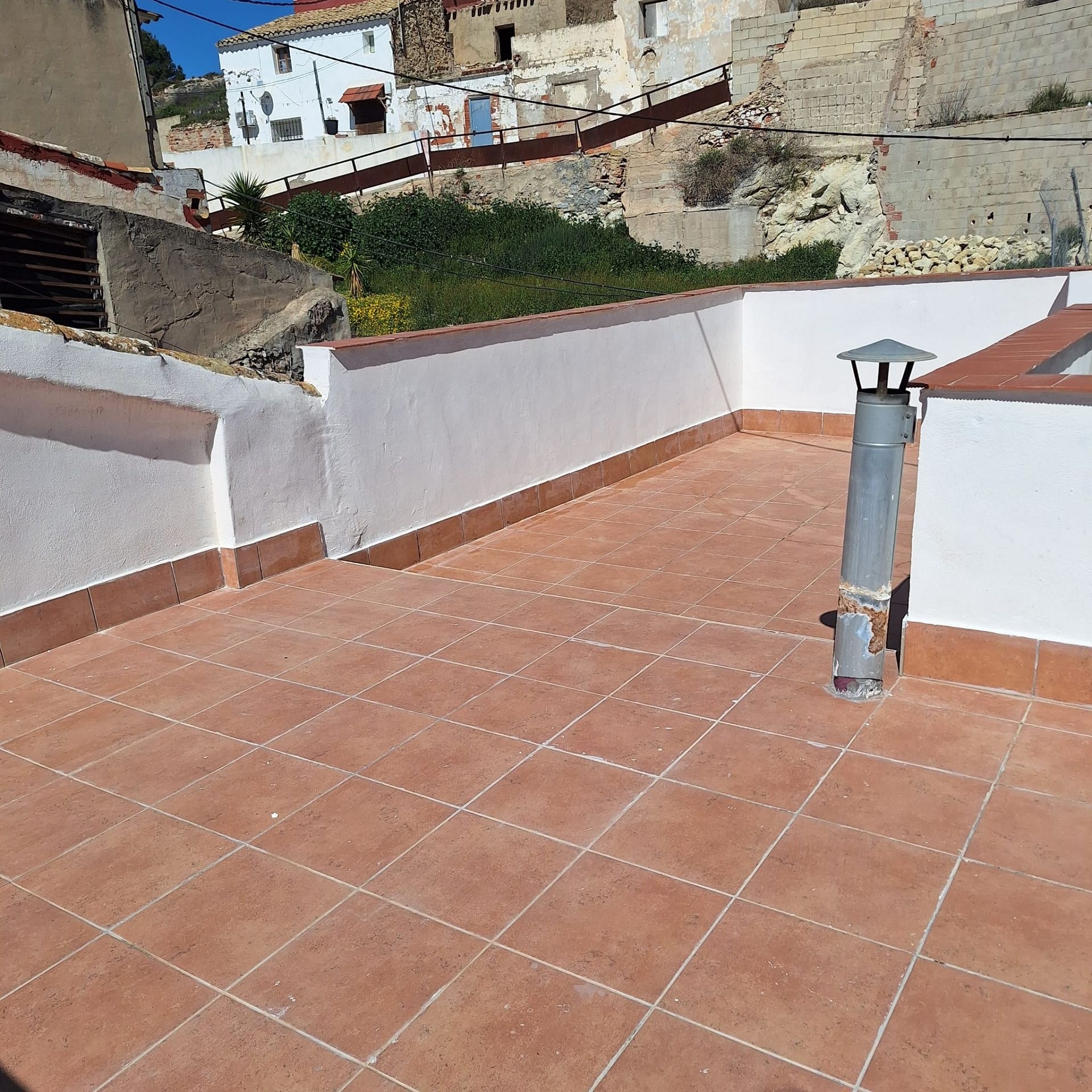 Resale - 2 Bedroom 1 Bathroom Townhouse in Sax -  - Alicante