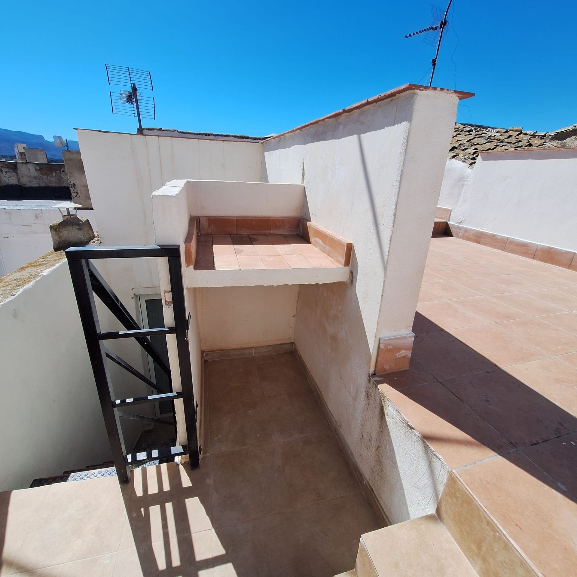 Resale - 2 Bedroom 1 Bathroom Townhouse in Sax -  - Alicante