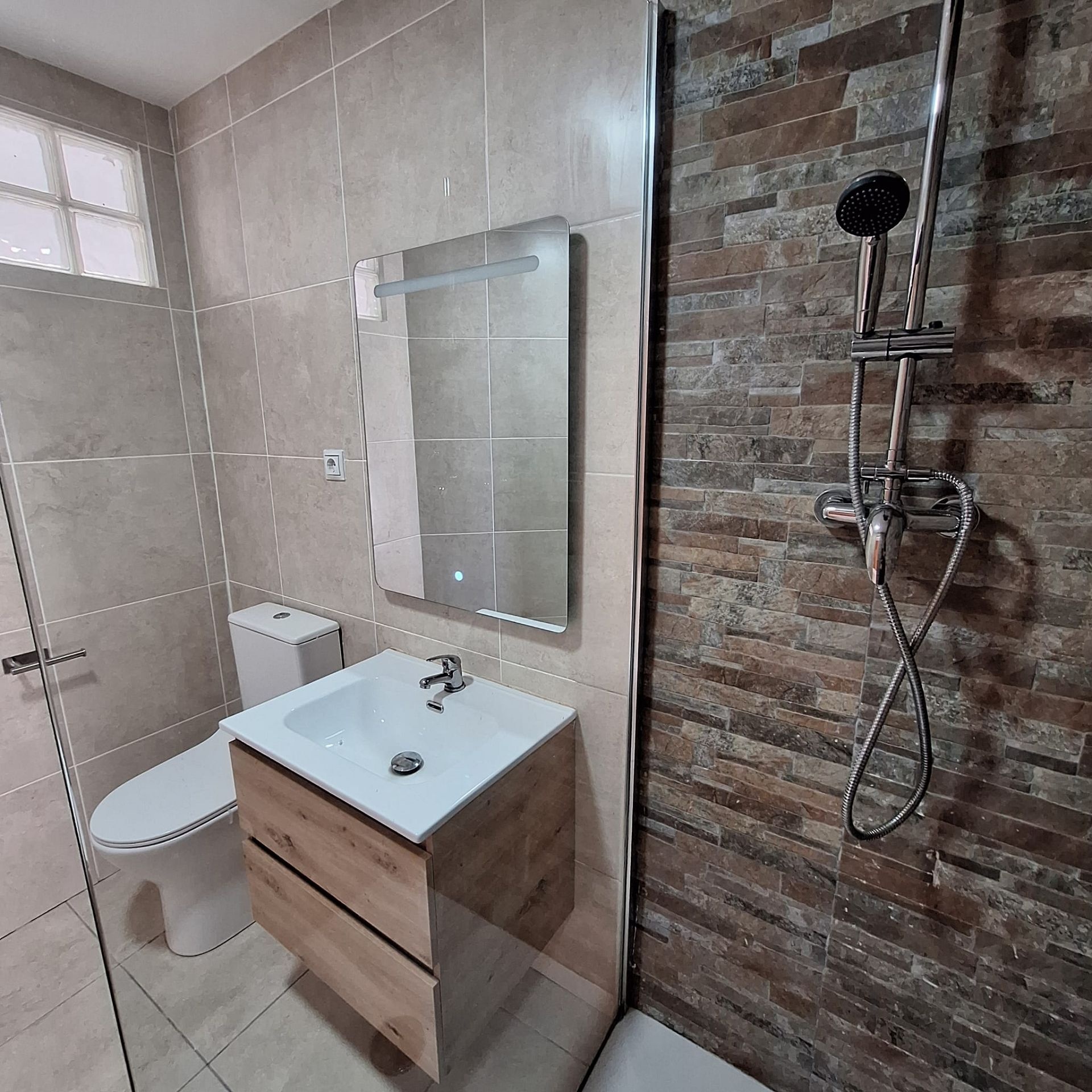 Resale - 2 Bedroom 1 Bathroom Townhouse in Sax -  - Alicante