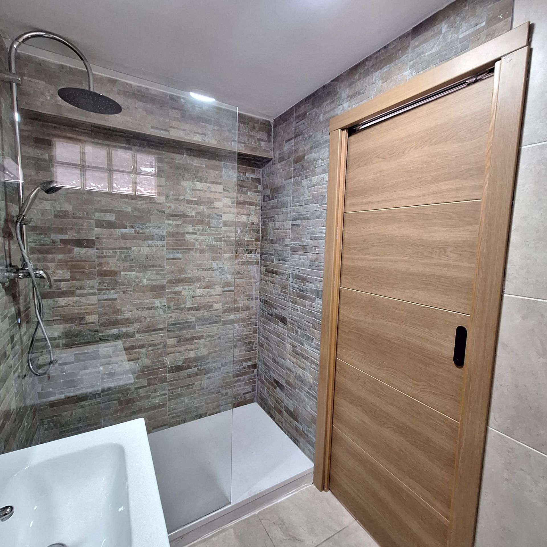 Resale - 2 Bedroom 1 Bathroom Townhouse in Sax -  - Alicante