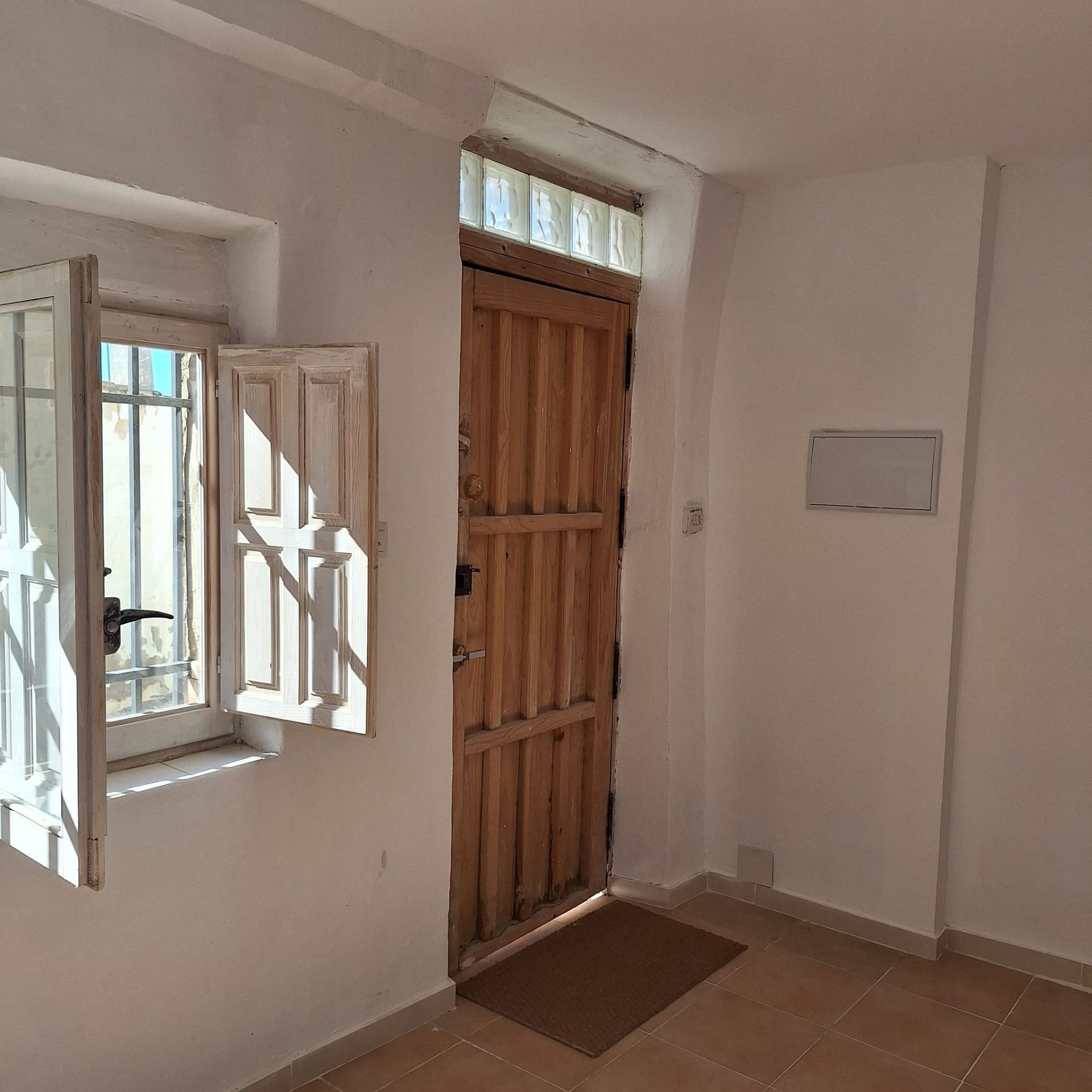 Resale - 2 Bedroom 1 Bathroom Townhouse in Sax -  - Alicante