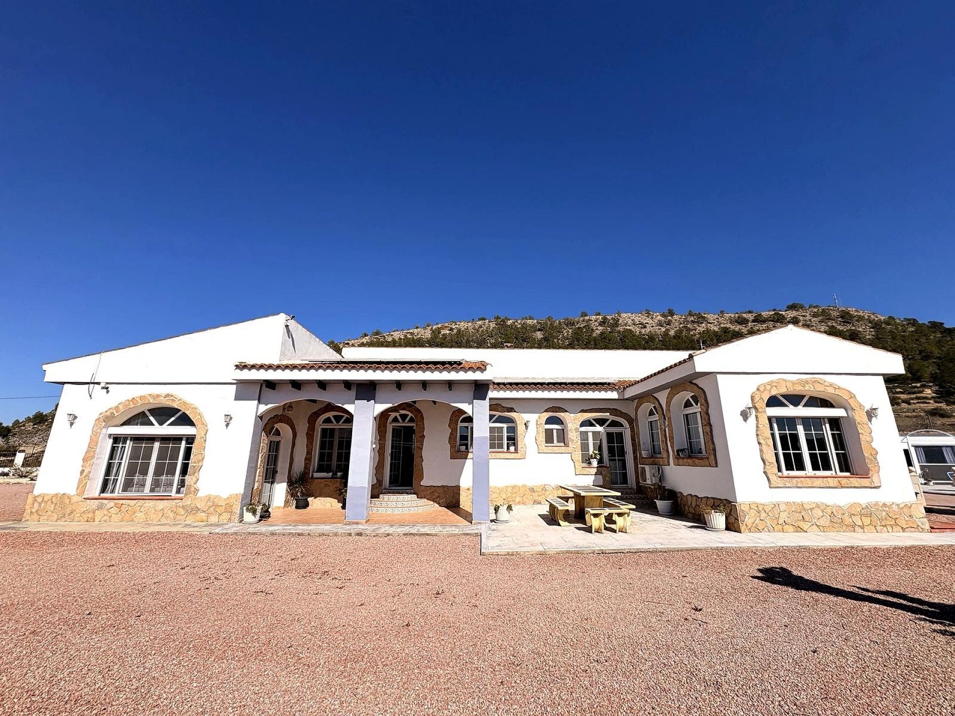 Sold - 4 Bedroom 4 Bathroom Villa in Monóvar -  - Alicante