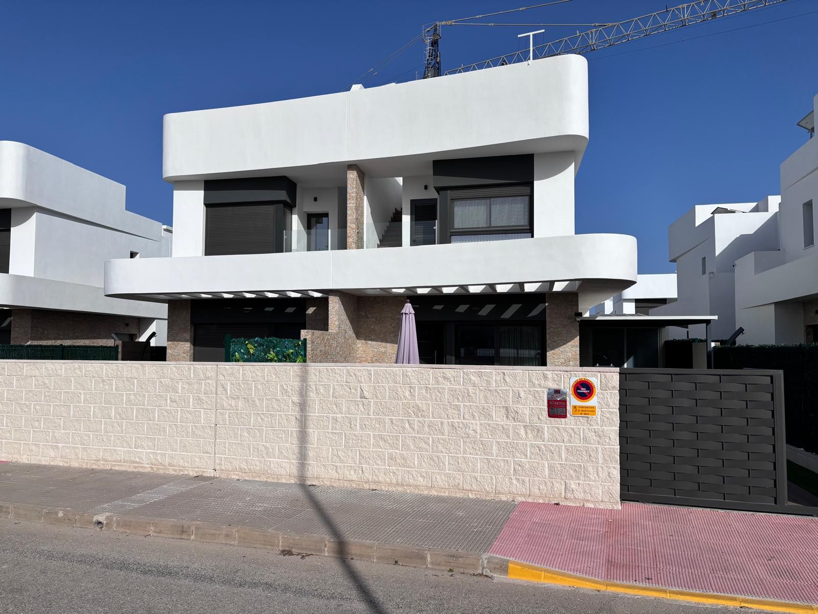 Resale - 2 Bedroom 2 Bathroom Townhouse in Los Montesinos -  - Alicante