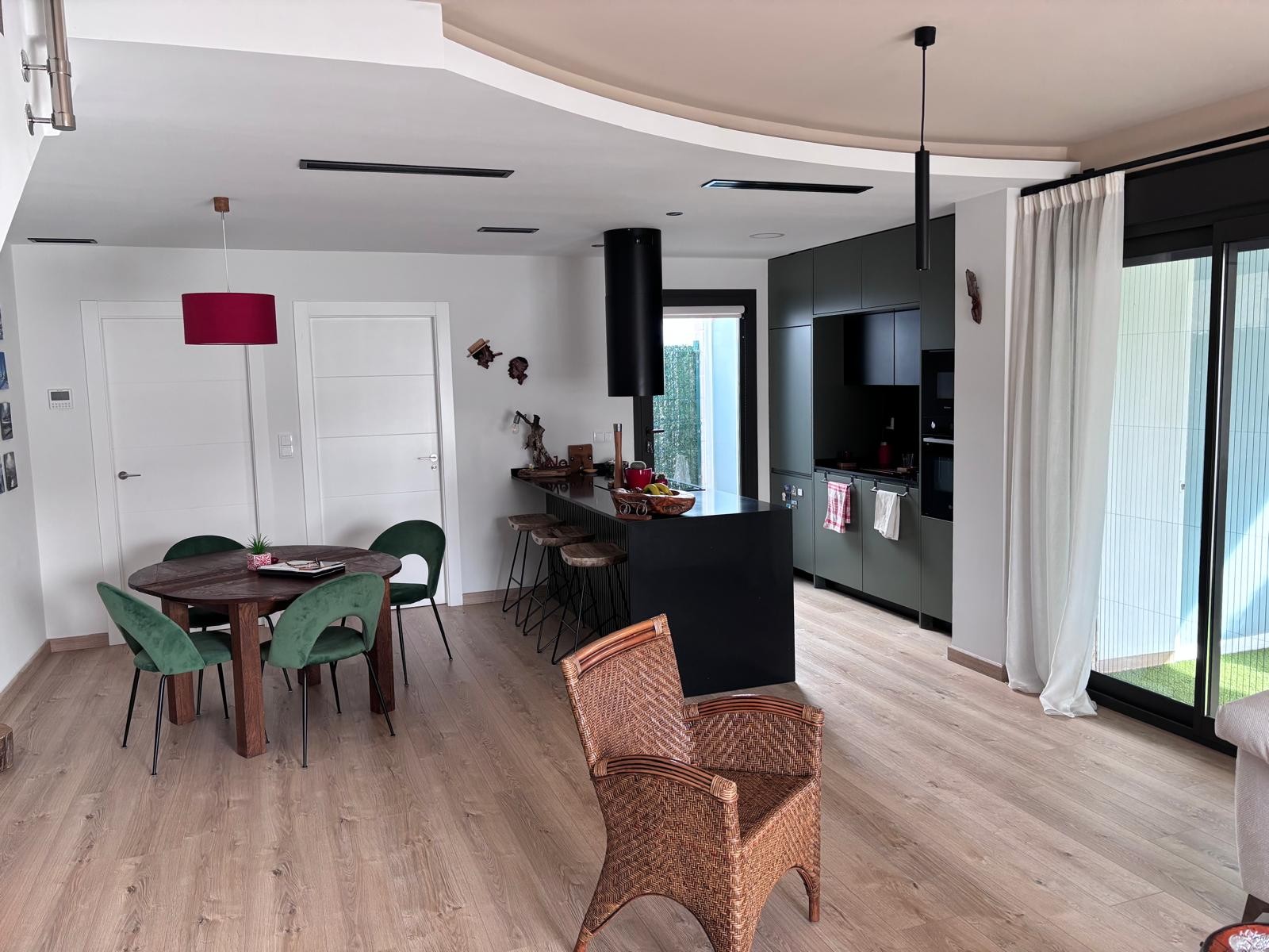 Resale - 2 Bedroom 2 Bathroom Townhouse in Los Montesinos -  - Alicante