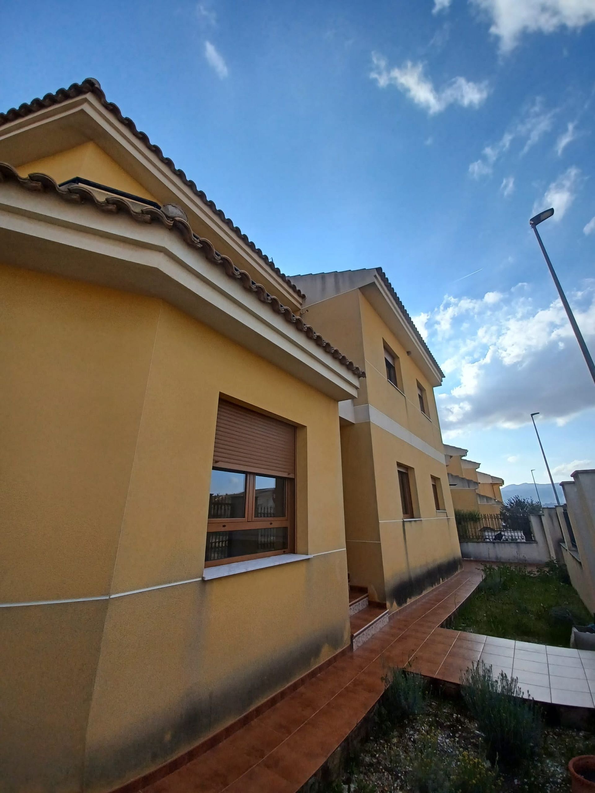 Resale - 4 Bedroom 2 Bathroom Townhouse in Pinoso -  - Alicante