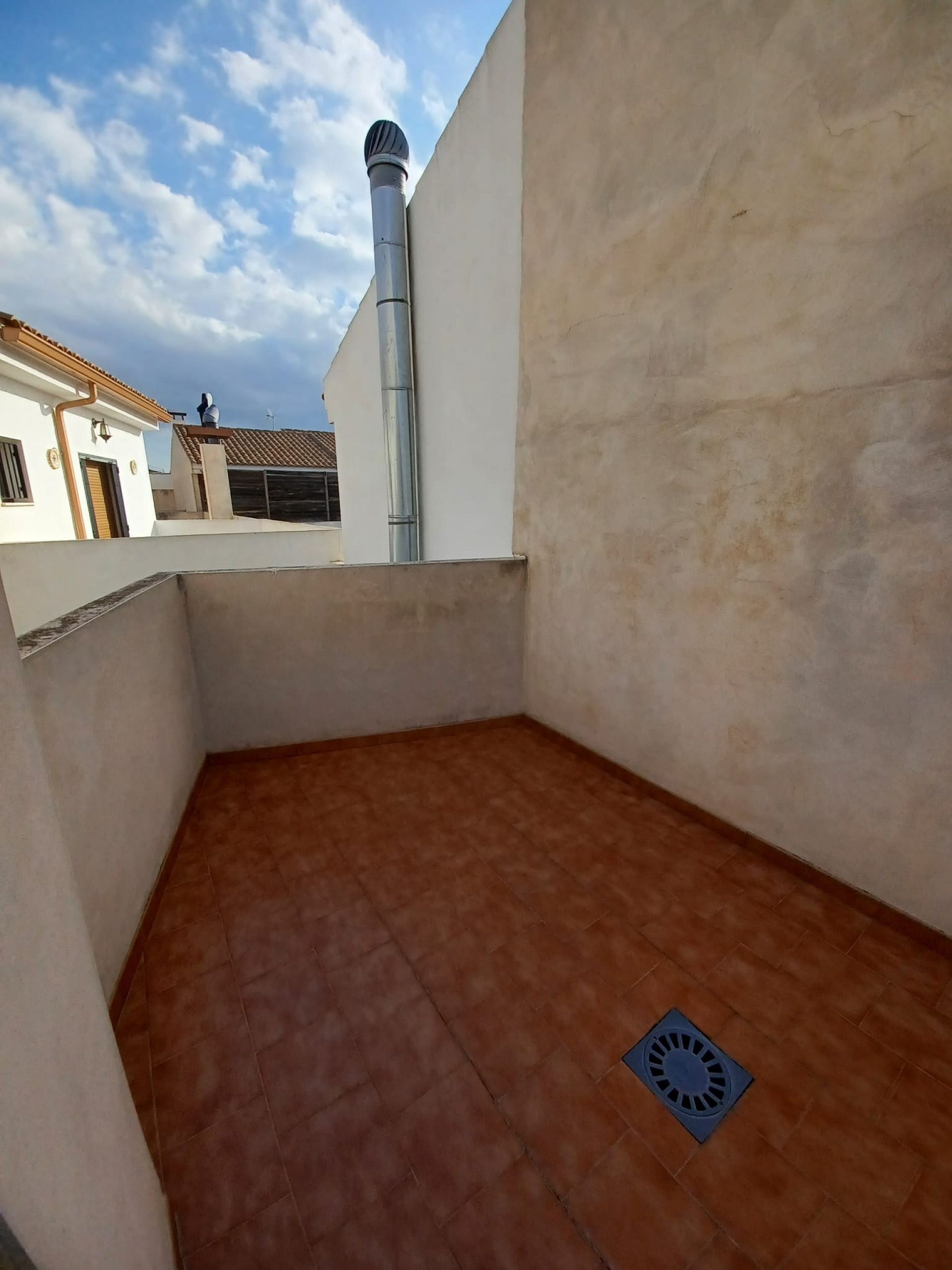 Resale - 4 Bedroom 2 Bathroom Townhouse in Pinoso -  - Alicante
