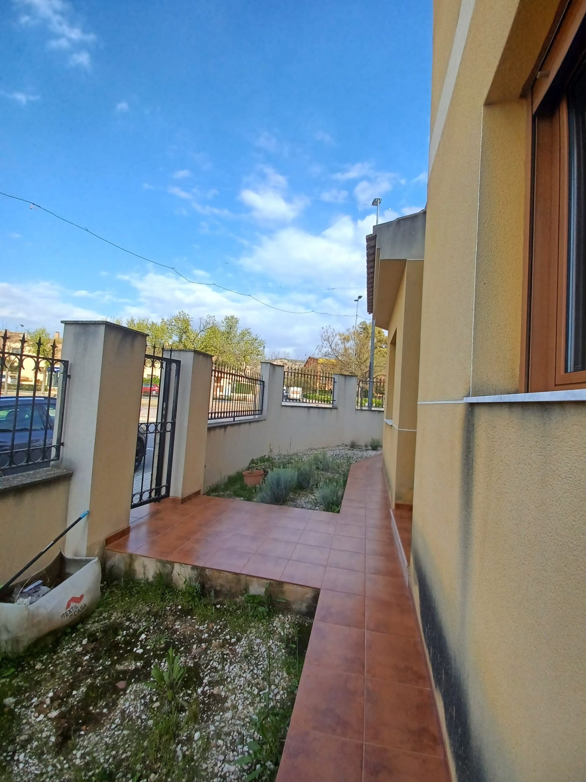 Resale - 4 Bedroom 2 Bathroom Townhouse in Pinoso -  - Alicante