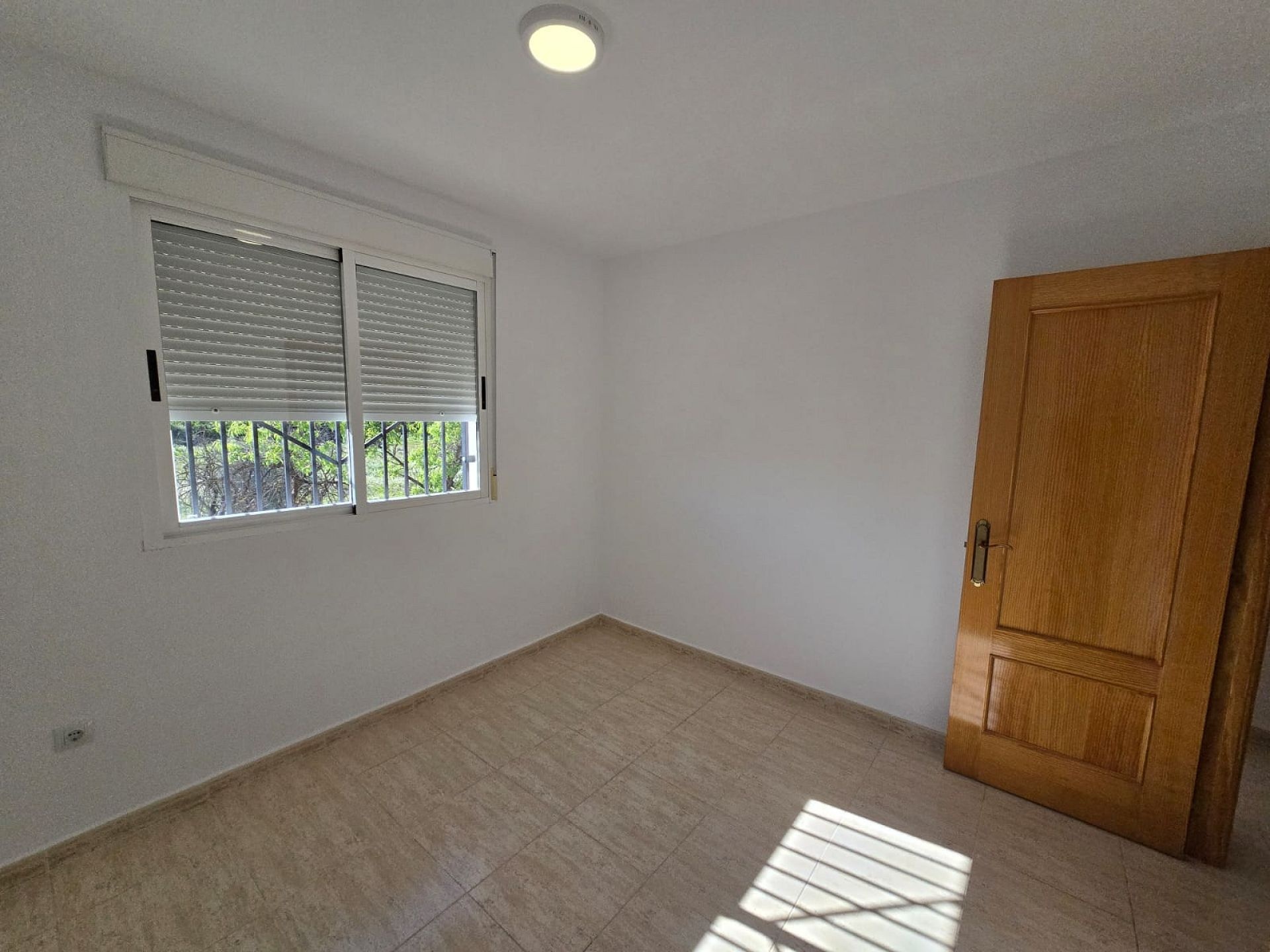 Resale - 4 Bedroom 2 Bathroom Townhouse in Salinas -  - Alicante